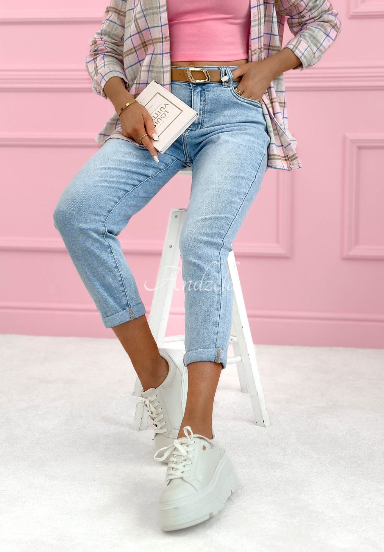 Mom-Fit-Jeanshose mit Gürtel Frankie Blau