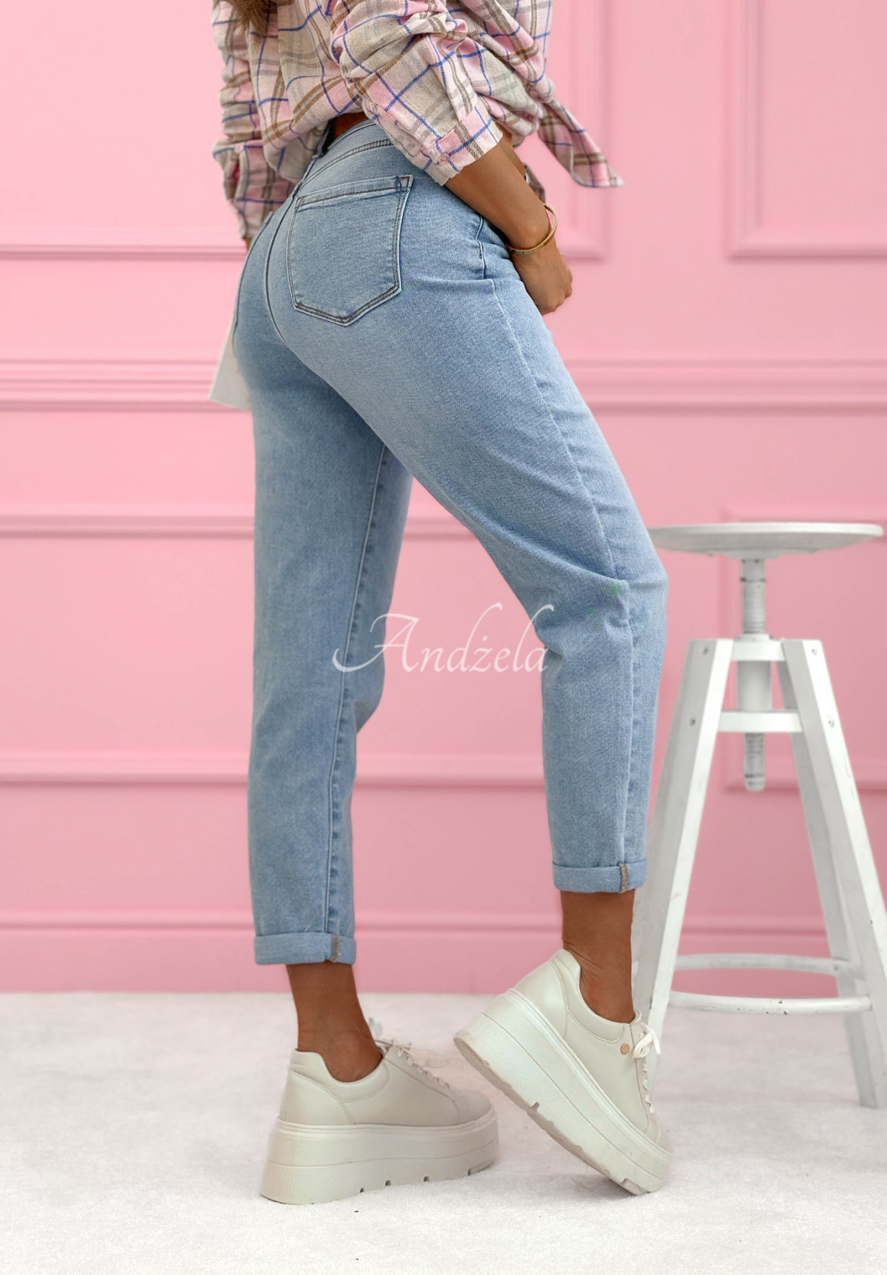 Mom-Fit-Jeanshose mit Gürtel Frankie Blau