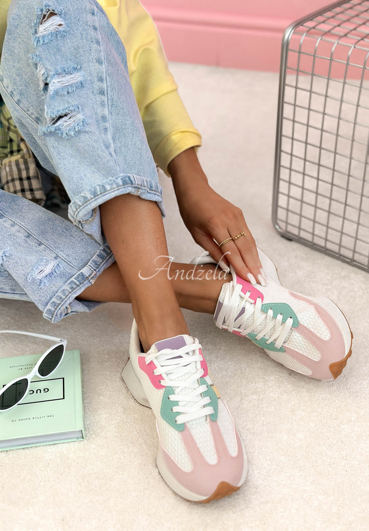 Running Towards You sneakers in white and pink