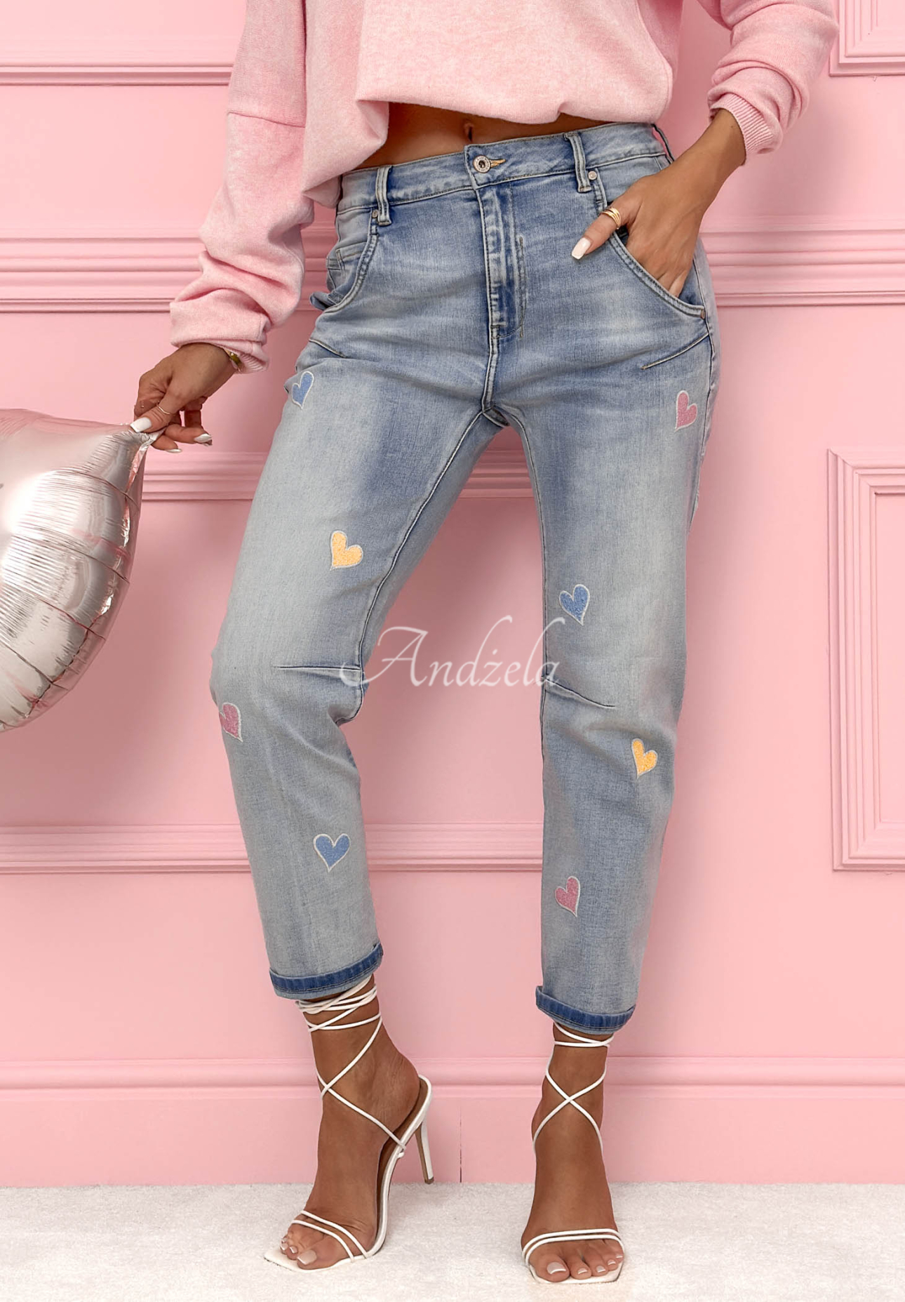 Mom-Fit-Jeanshose mit Herzchen Colorful Hearts Hellblau