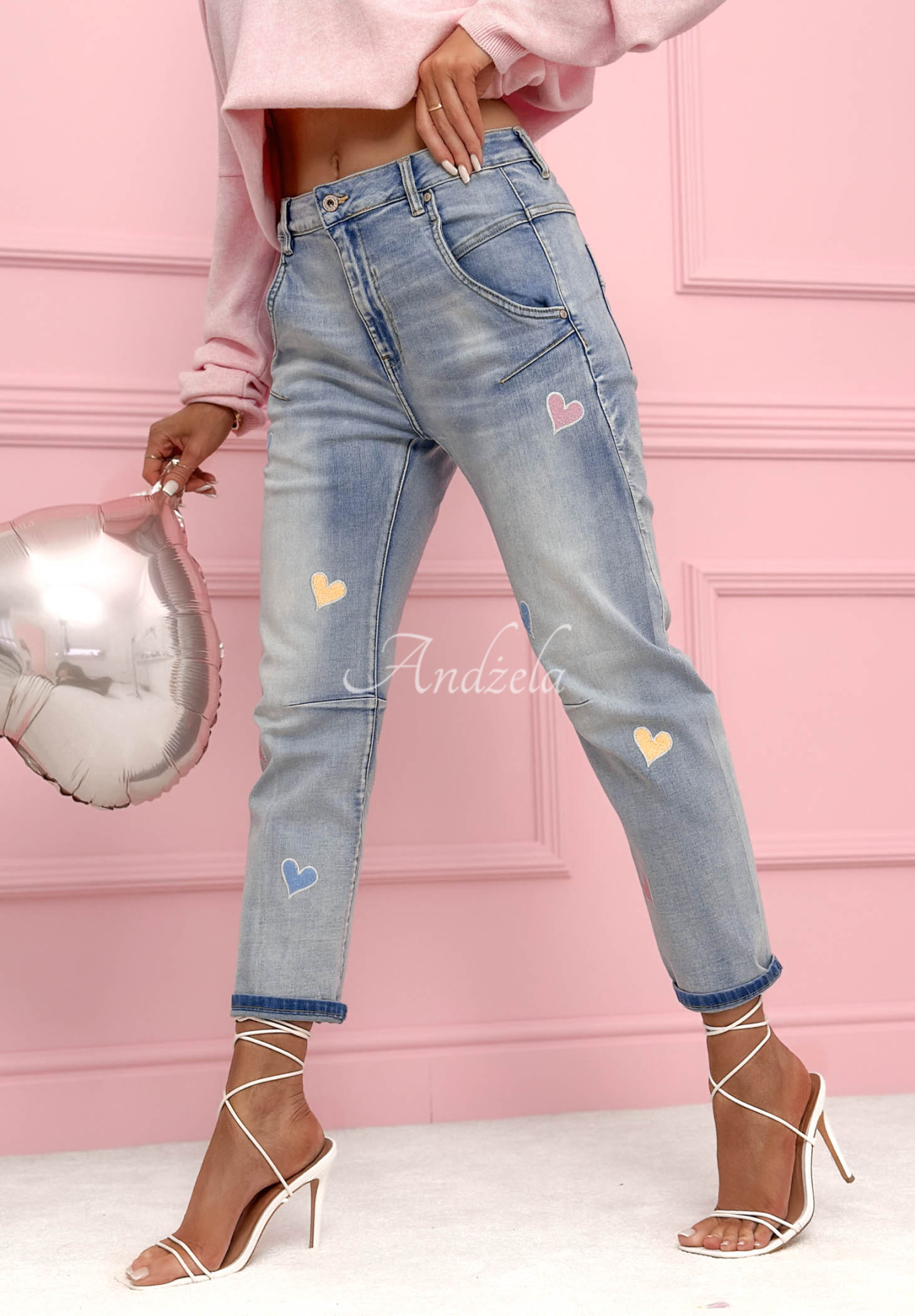 Mom-Fit-Jeanshose mit Herzchen Colorful Hearts Hellblau