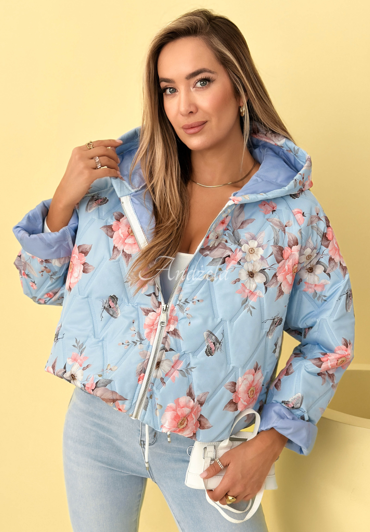 Kurze Steppjacke mit Kapuze und Blumenmuster Begonia Himmelblau