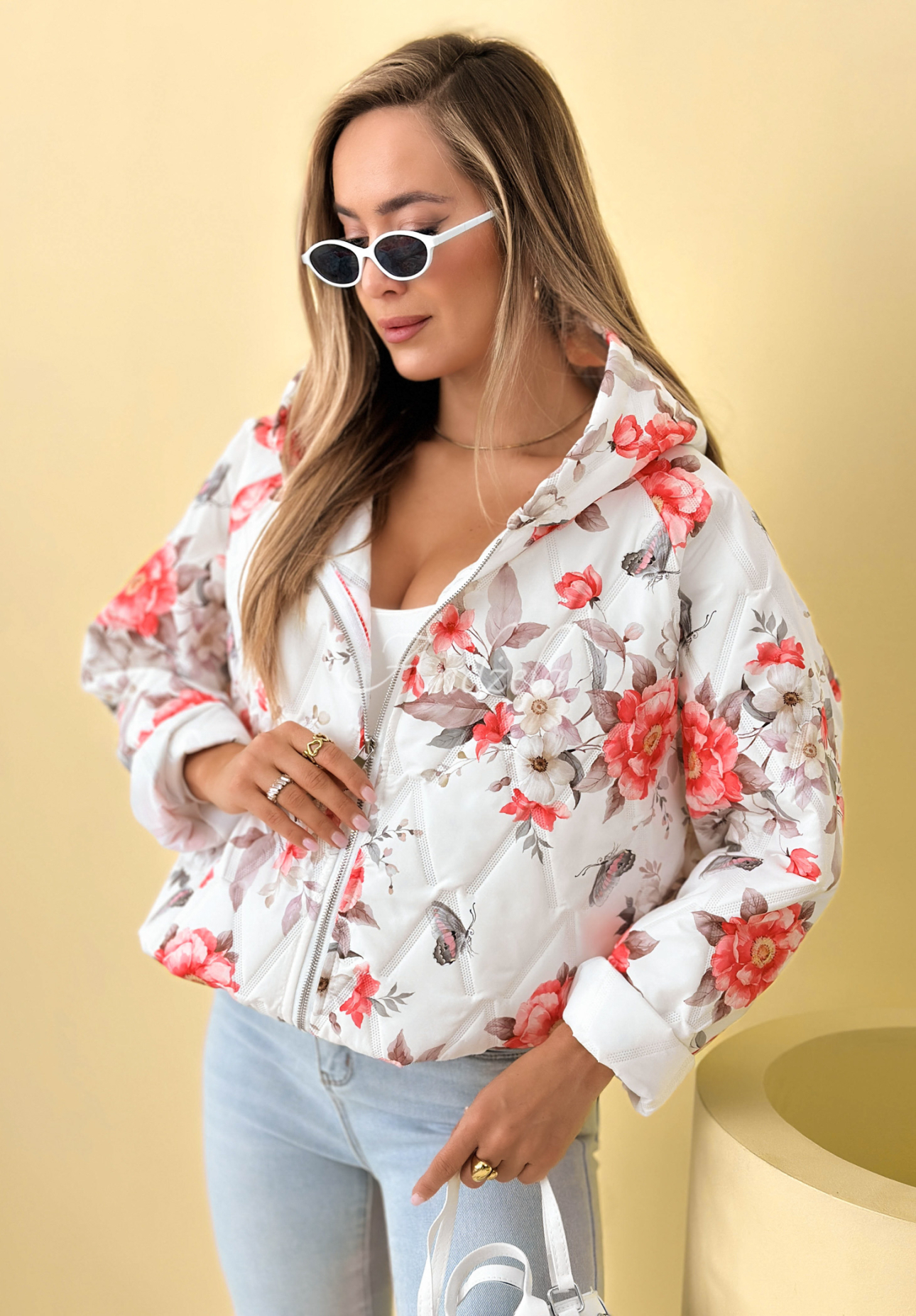 Short quilted jacket with hood in white Begonia flowers