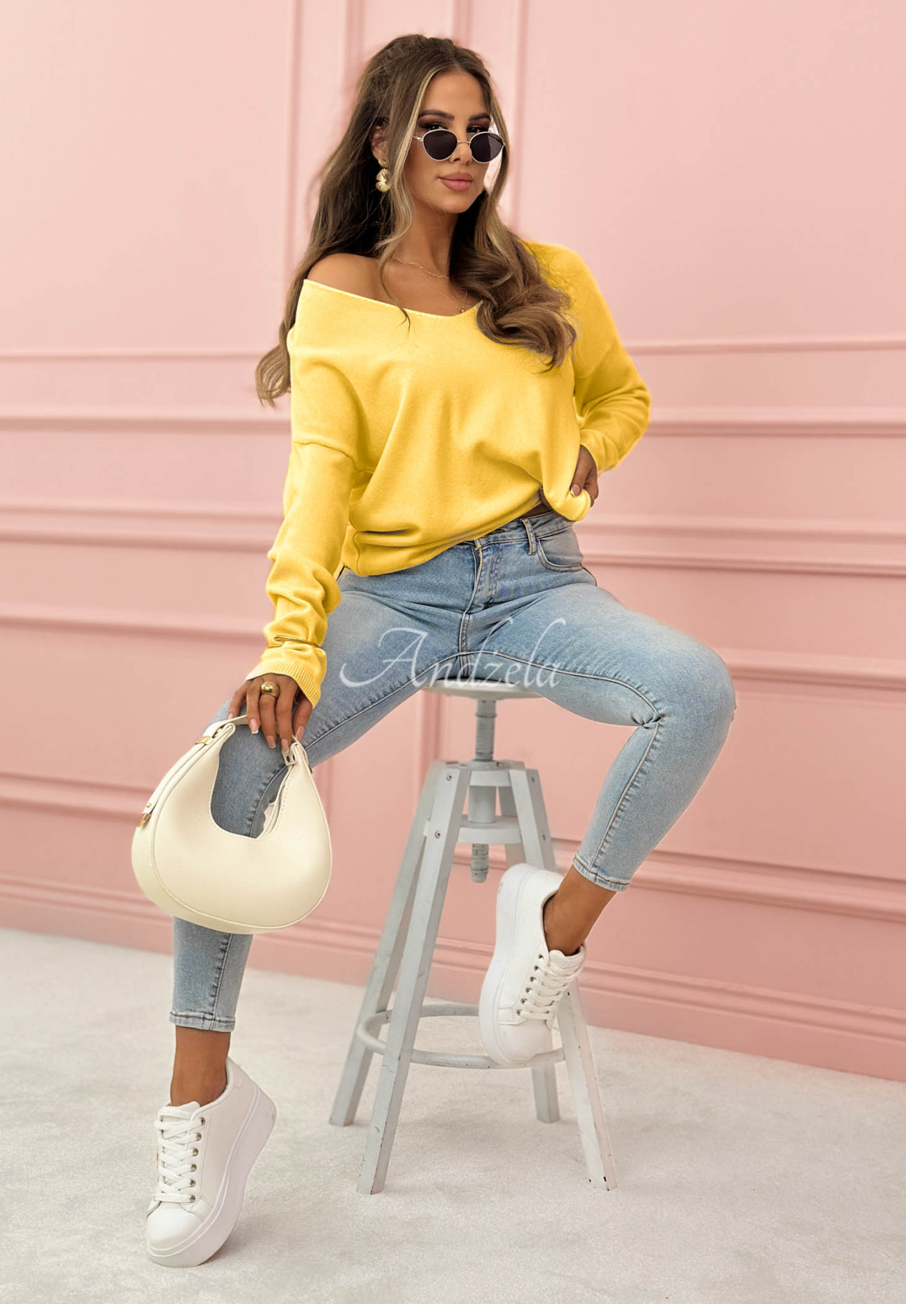 Leichter Pullover mit Ausschnitt Sensibility Gelb