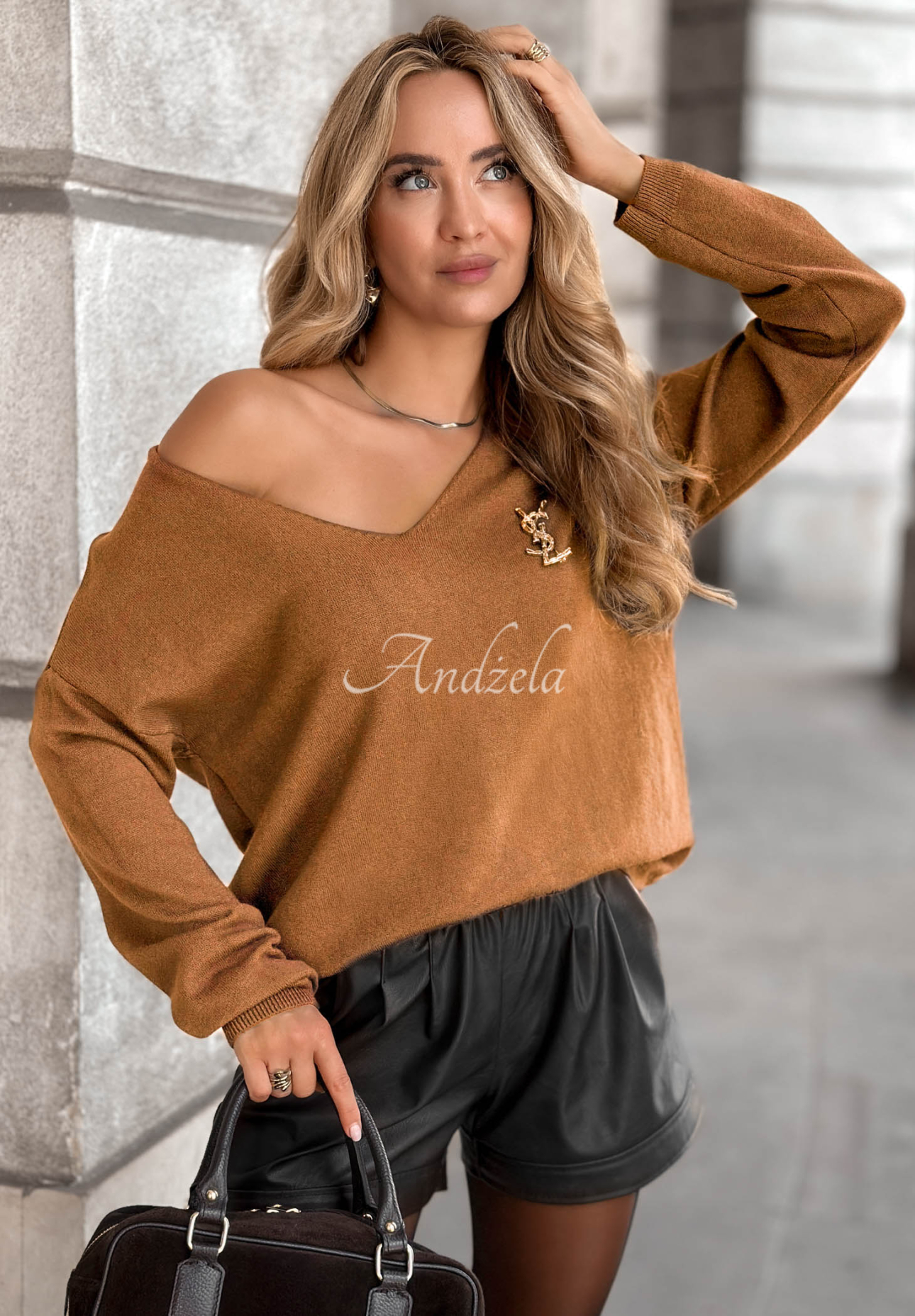 Leichter Pullover mit Ausschnitt Sensibility Senffarben