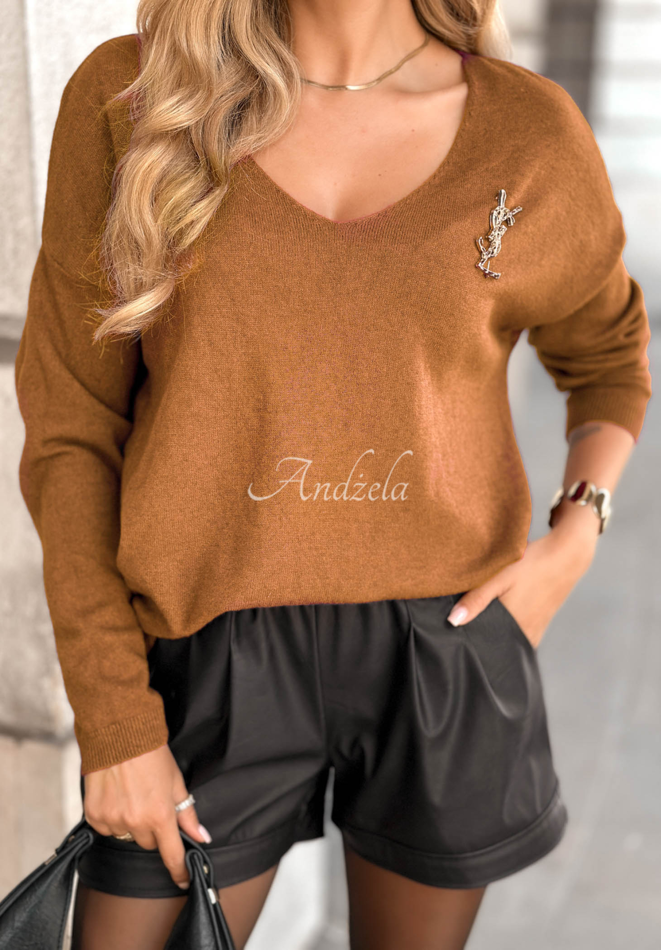 Leichter Pullover mit Ausschnitt Sensibility Senffarben