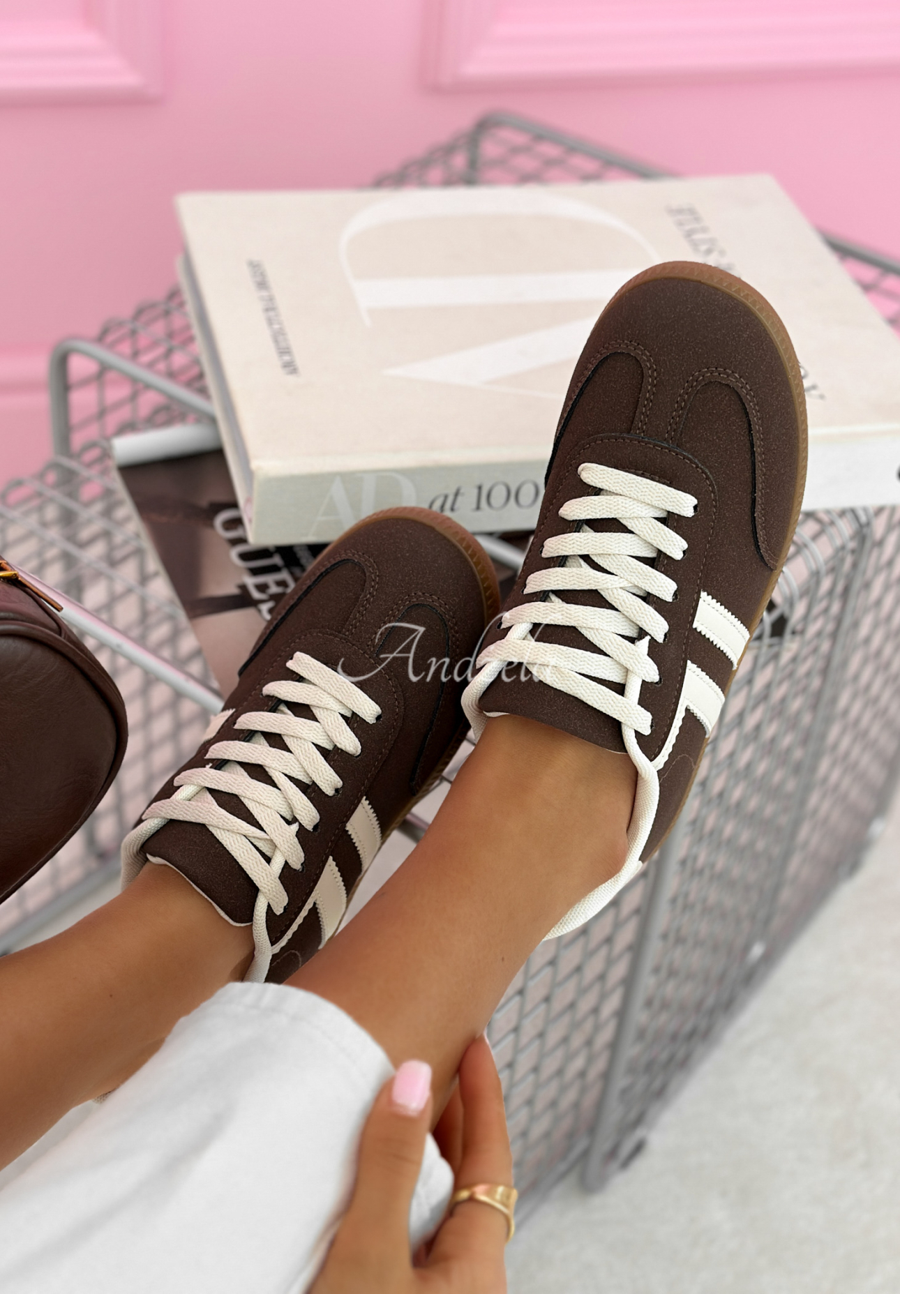 Walking On Flowers sneakers in chocolate brown