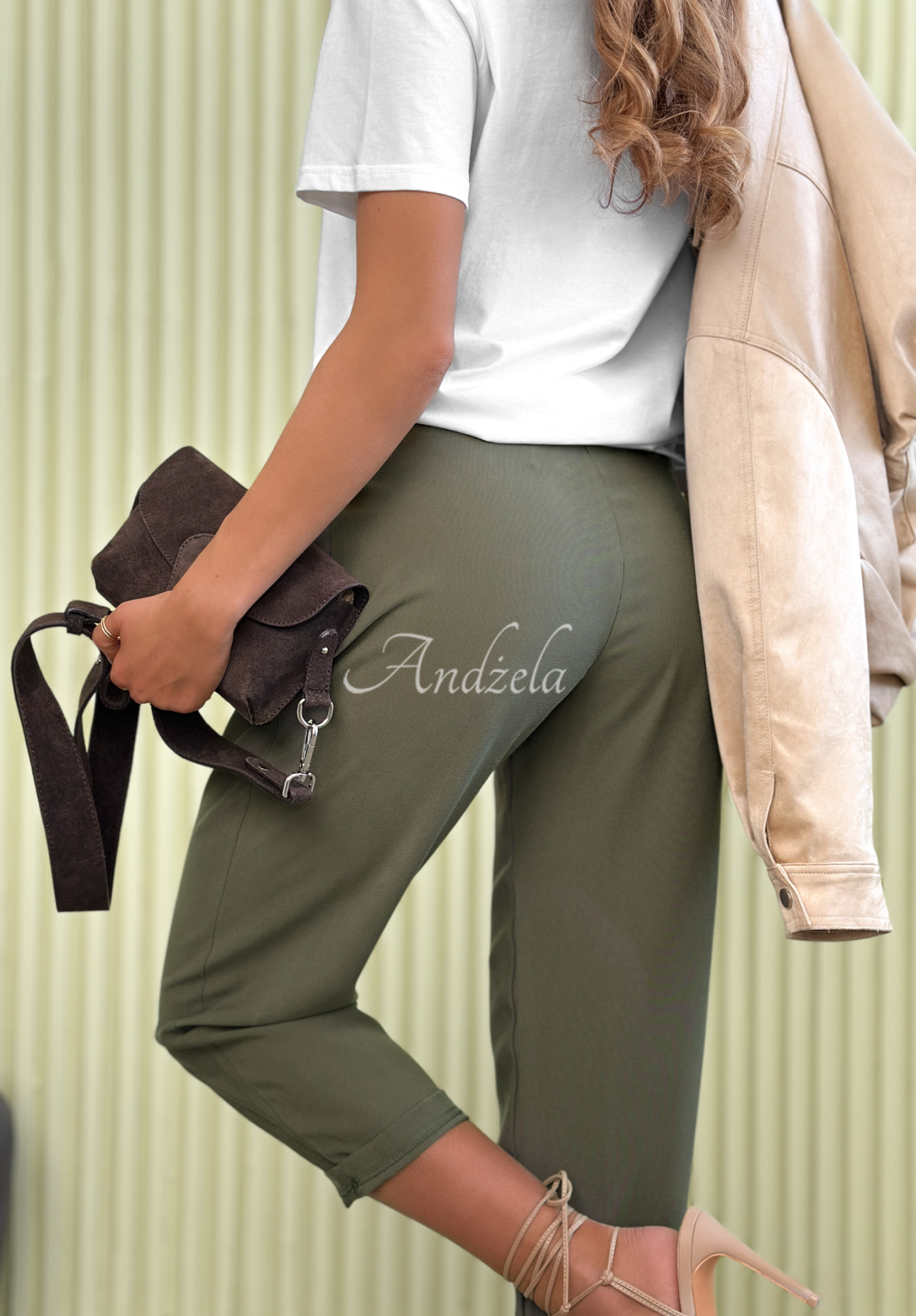 Elegante Mom-Fit-Hose aus Viskose mit Gürtel Never Limit Yourself Khaki