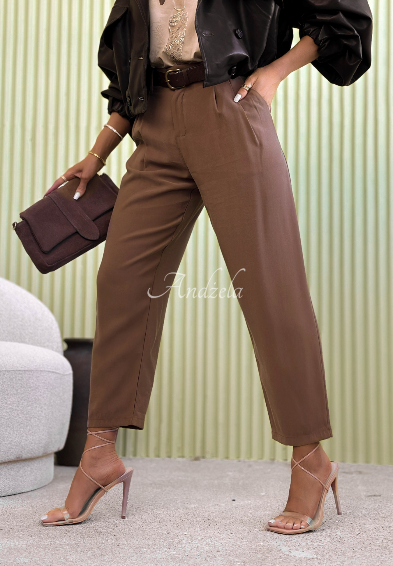 Elegante Mom-Fit-Hose aus Viskose mit Gürtel Never Limit Yourself Camel