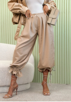 Materiałowe spodnie ze ściągaczami Must Decline camelowe