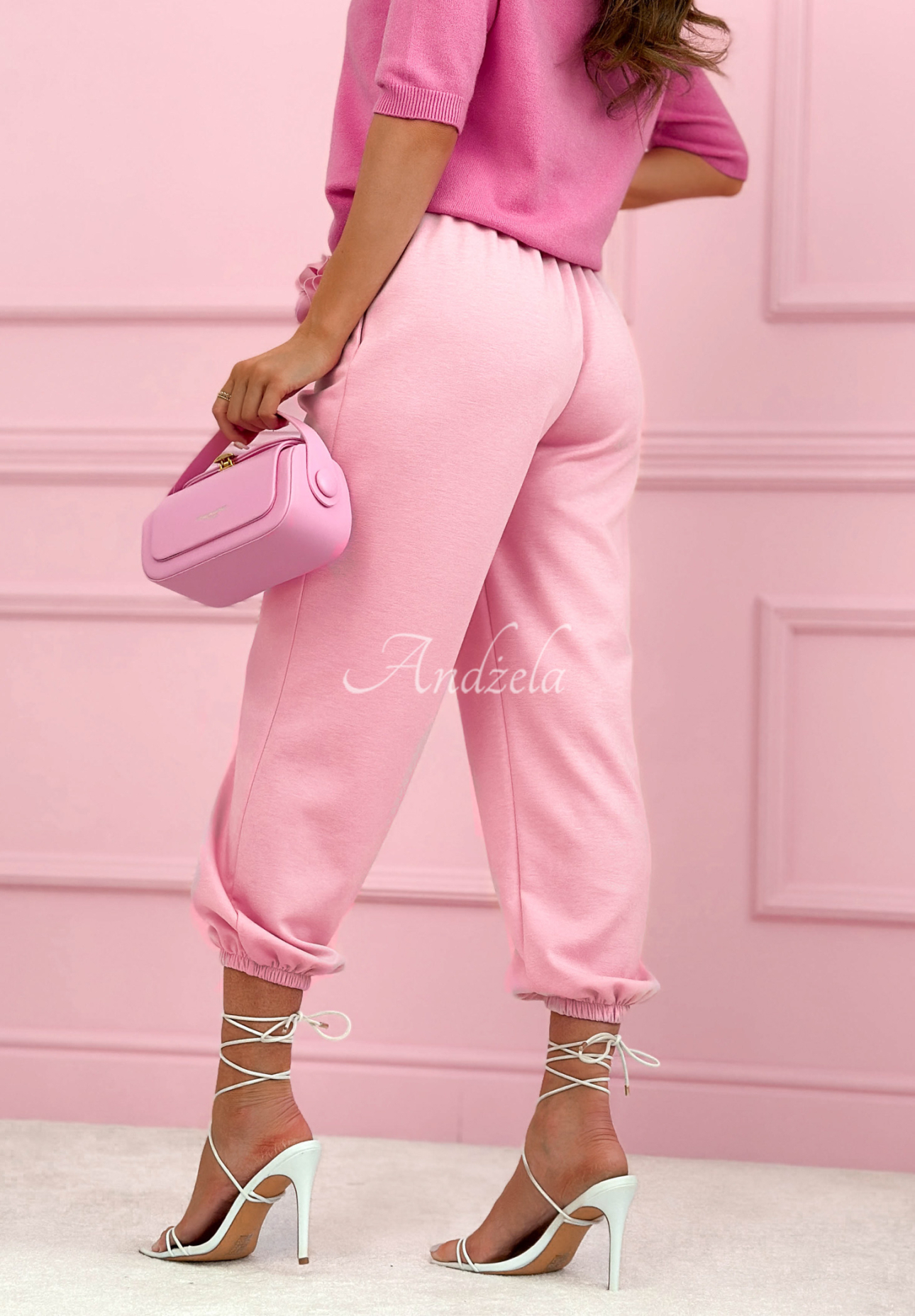 Viscose sweatpants, butter with Blossom Symphony rose, pink