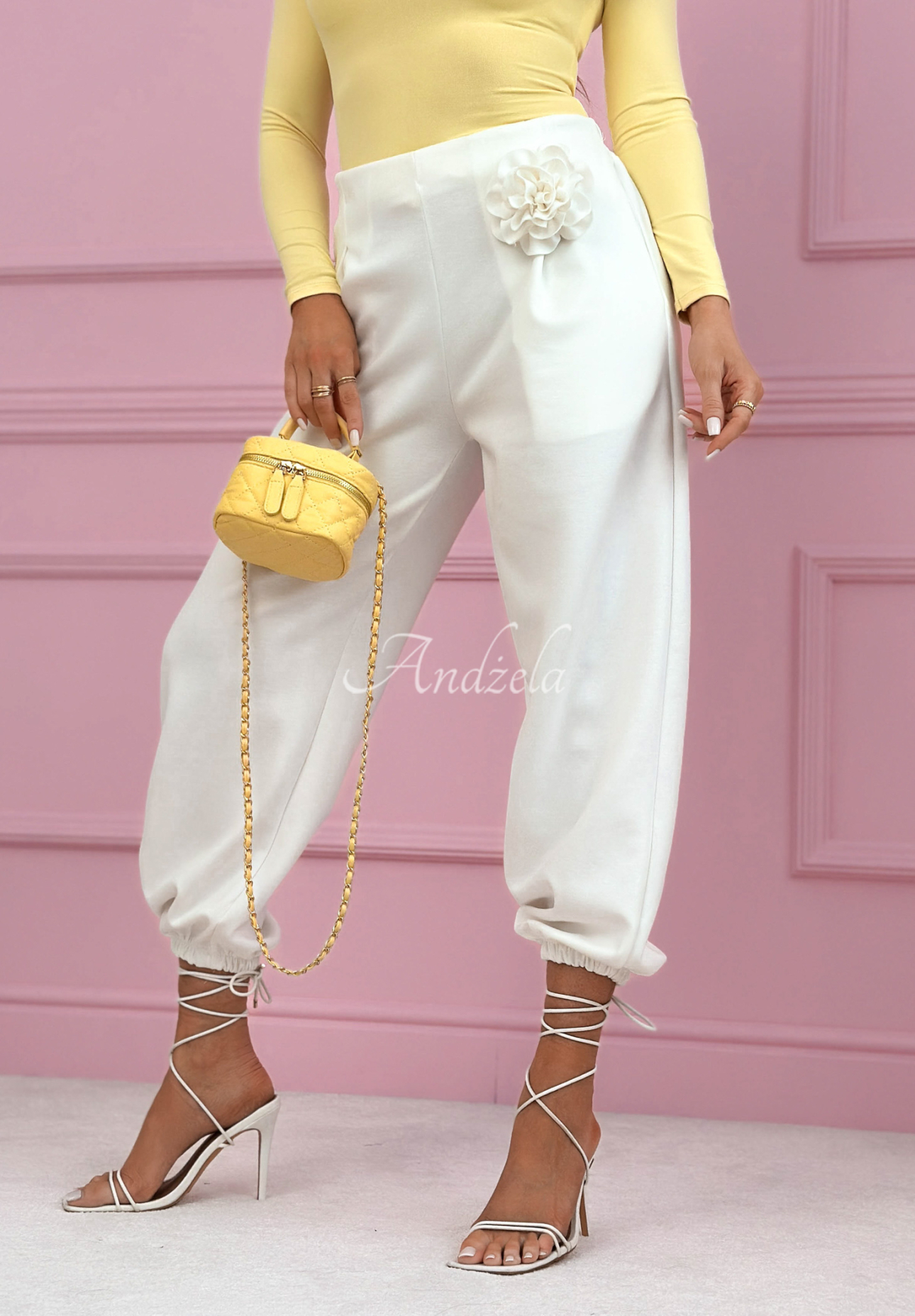 Viscose sweatpants, butter with Blossom Symphony rose, ecru