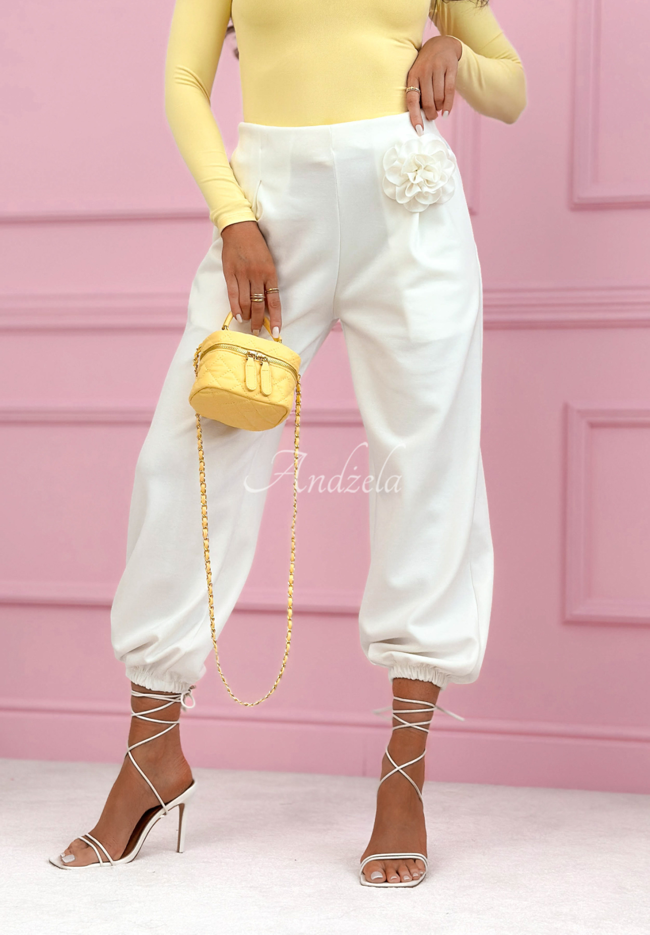 Viskose-Jogginghose mit Rose Blossom Symphony Ecru