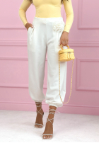 Eleganckie spodnie dresowe masełko z różą Blossom Symphony ecru