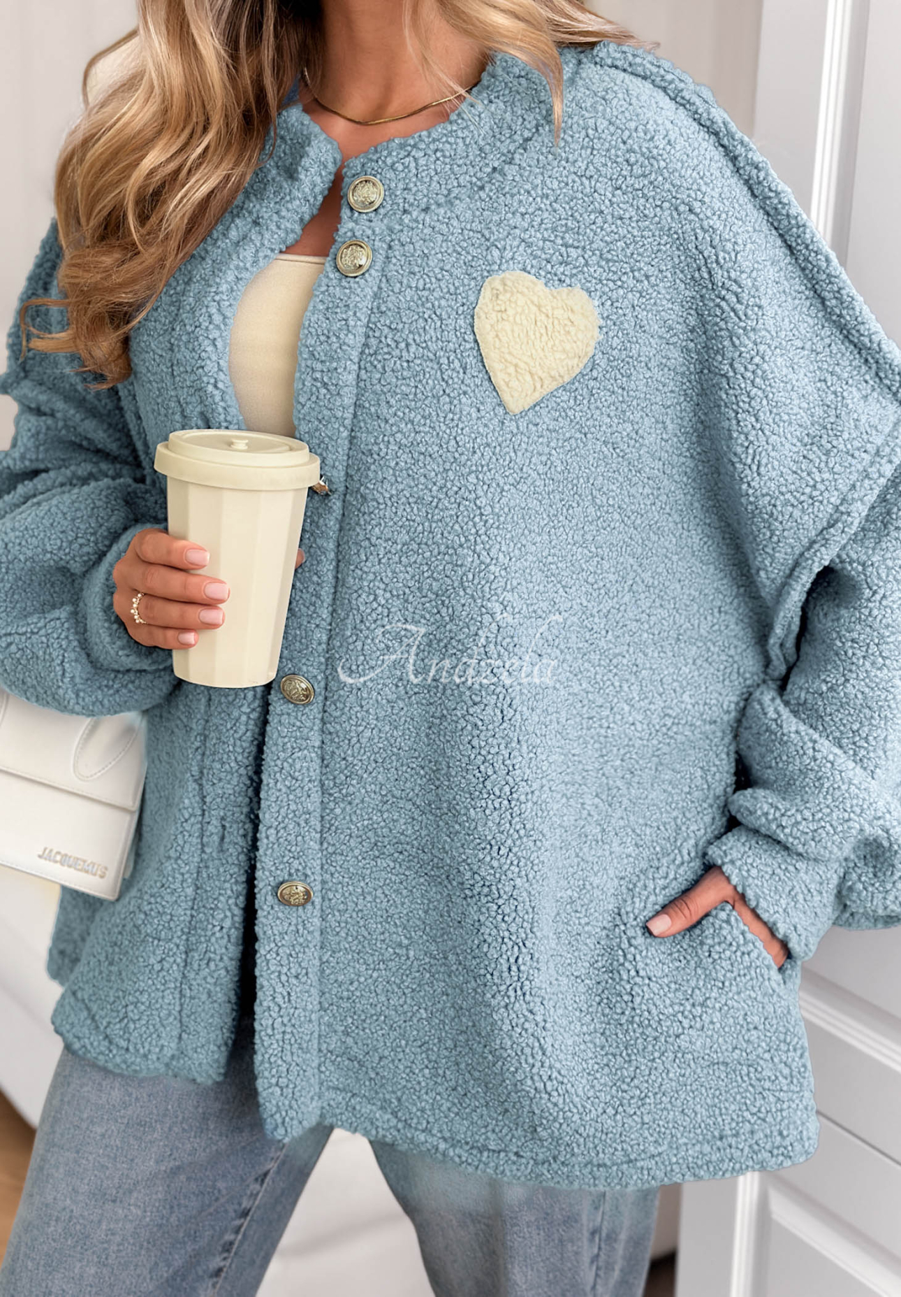 Kurze Sherpa-Jacke aus Lammfellimitat April Feels Himmelblau