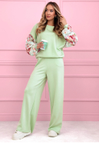 Komplet dresowy bluza i spodnie masełko z kwiecistymi rękawami Just One Look różowy 1