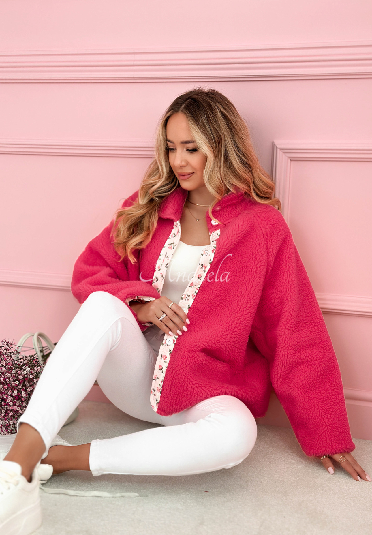 Kurze Jacke aus Lammfellimitat mit geblümtem Futter und Wolle Lilianna Fuchsia