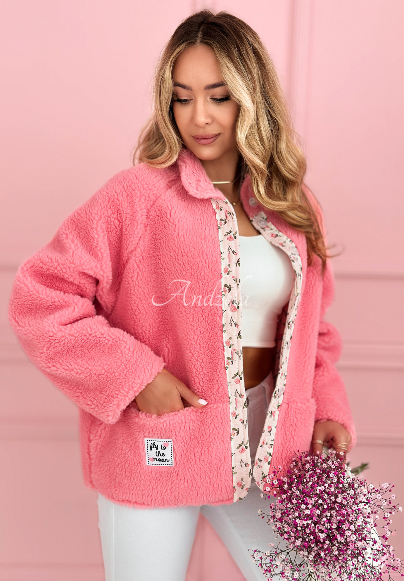 Kurze Jacke aus Lammfellimitat mit geblümtem Futter und Wolle Lilianna Puderrosa