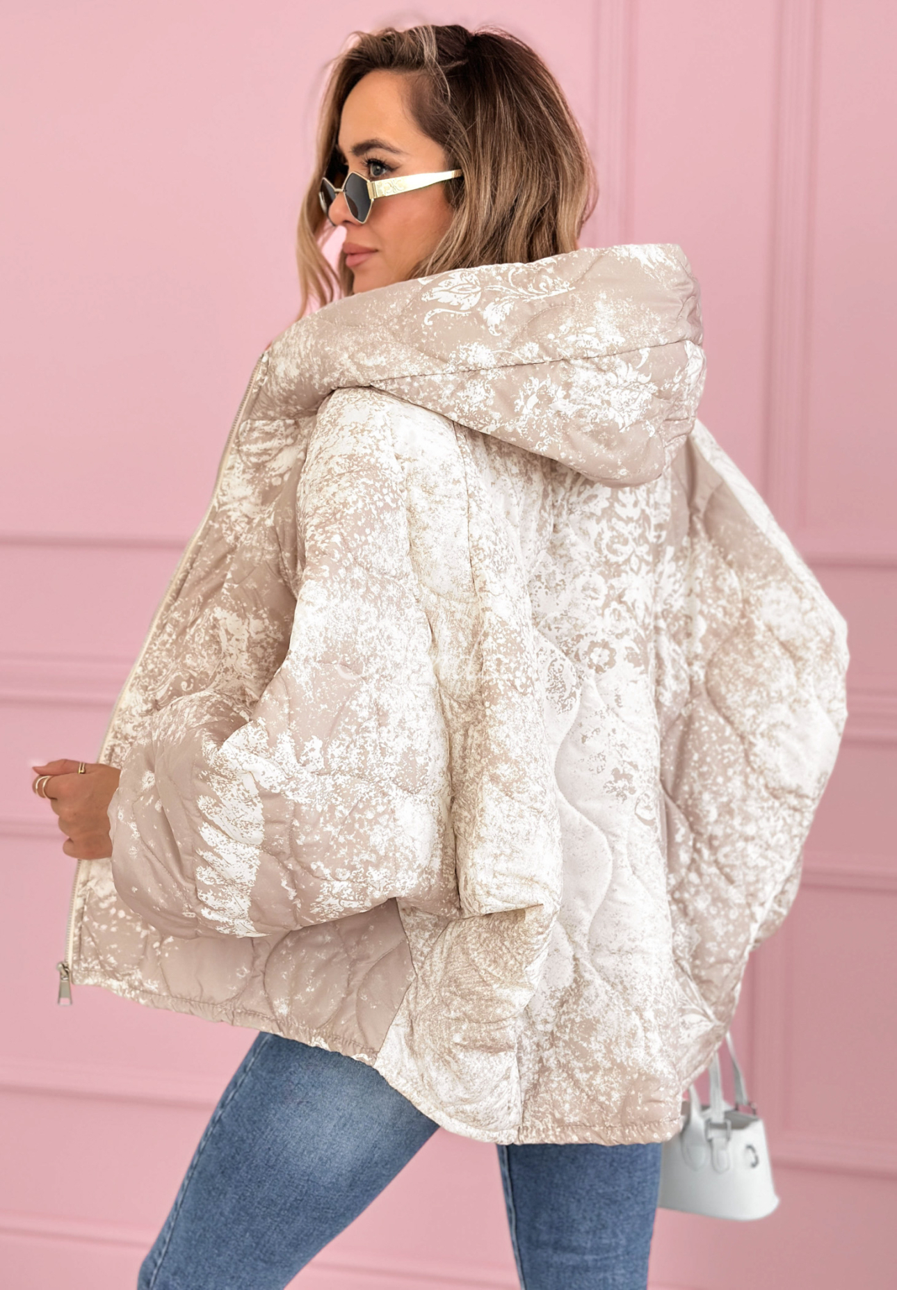 Gesteppte Jacke mit Kapuze, oversize, gemustert Blooming Hope Beige