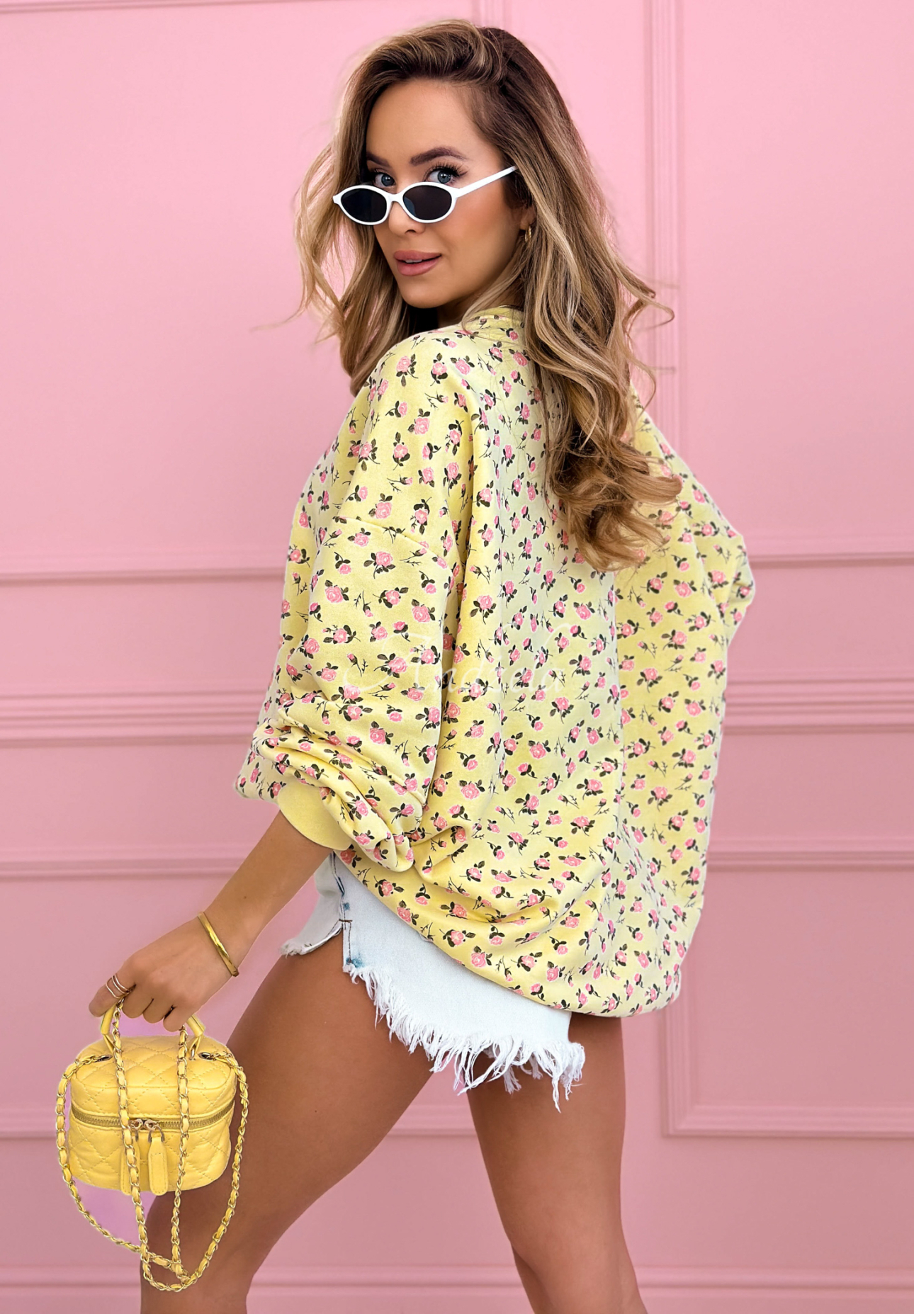 Langes Oversize-Sweatshirt aus Baumwolle mit Rosenmuster The Bloom Gelb