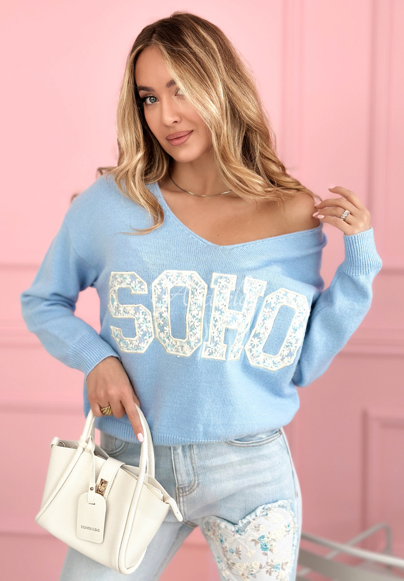 Viskose-Pullover mit Ausschnitt und Aufschrift Soho Himmelblau