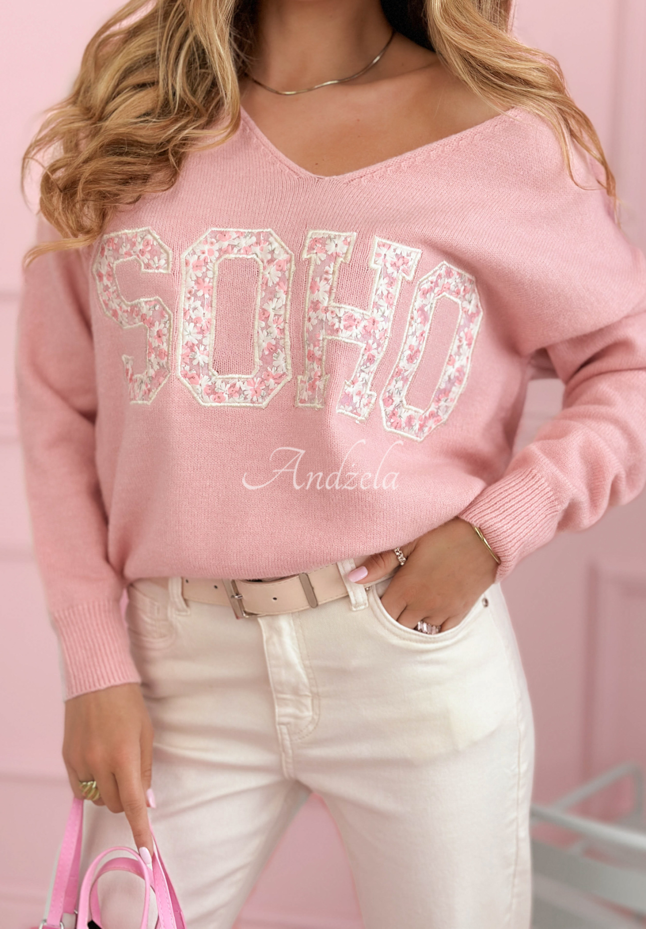 Viscose sweater with neckline and "Soho" lettering in powder pink