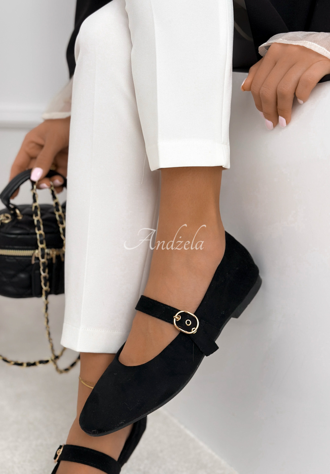 Veloursleder-Ballerinas mit Riemen Vivienne Schwarz