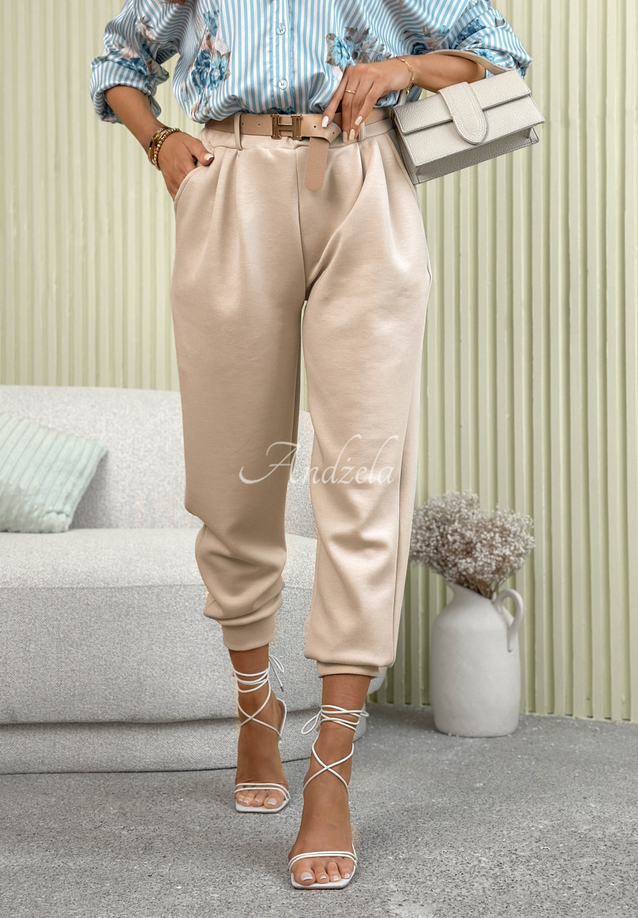 Viscose jogger pants with a belt, I Chose It, beige