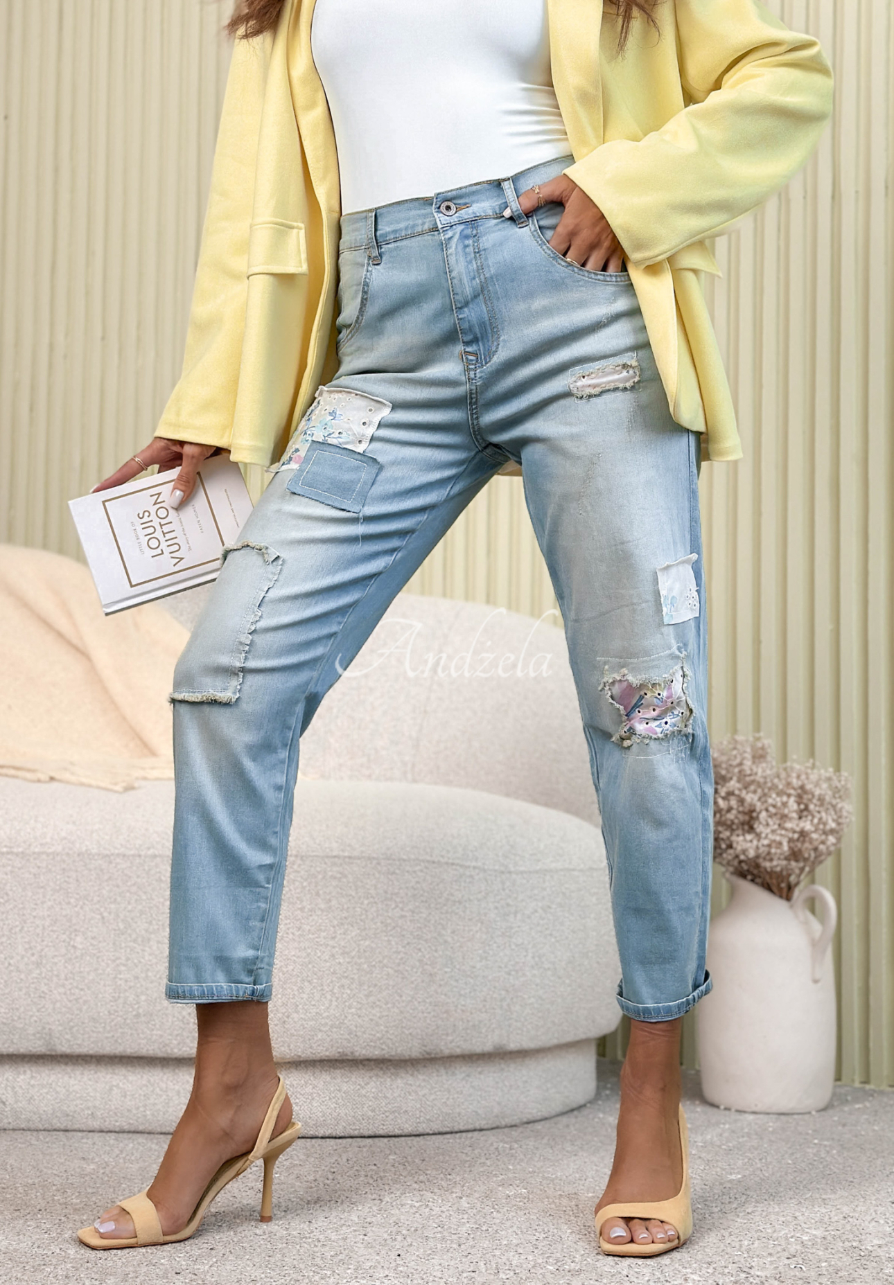 Mom-Fit-Jeanshose mit Aufnähern In My Spring Era Hellblau