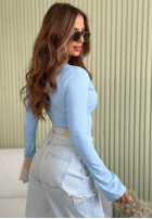 Bluzka longsleeve z dekoltem i koronką Subtle Touch błękitna