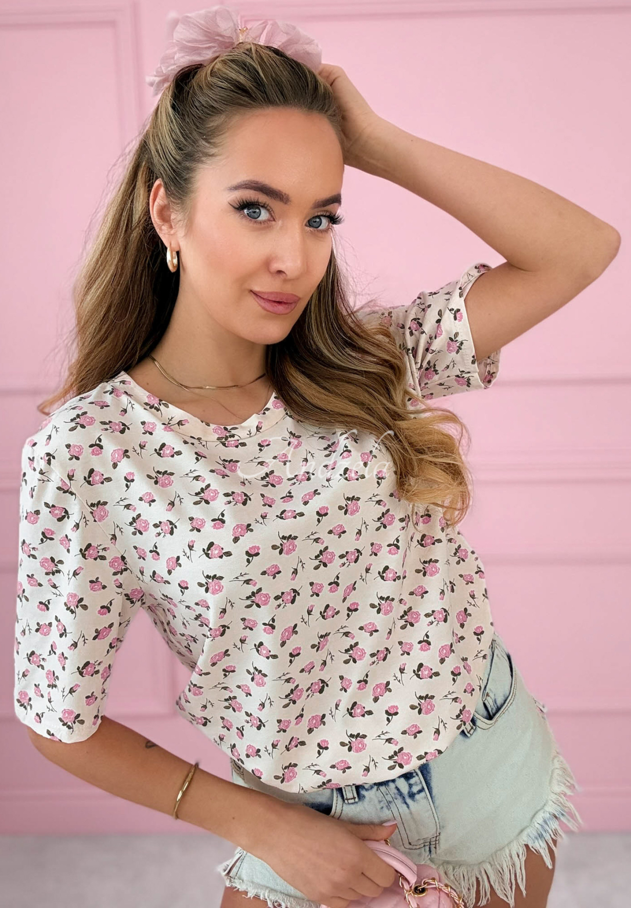 La Rosa beige cotton T-shirt with roses