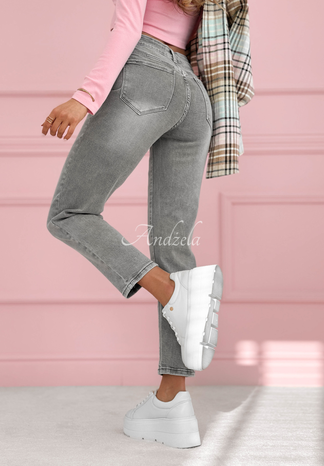 Mom-Fit Jeans Wait Here hellgrau