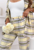 Material Hose w kratę z paskiem Her Decision Puderrosa