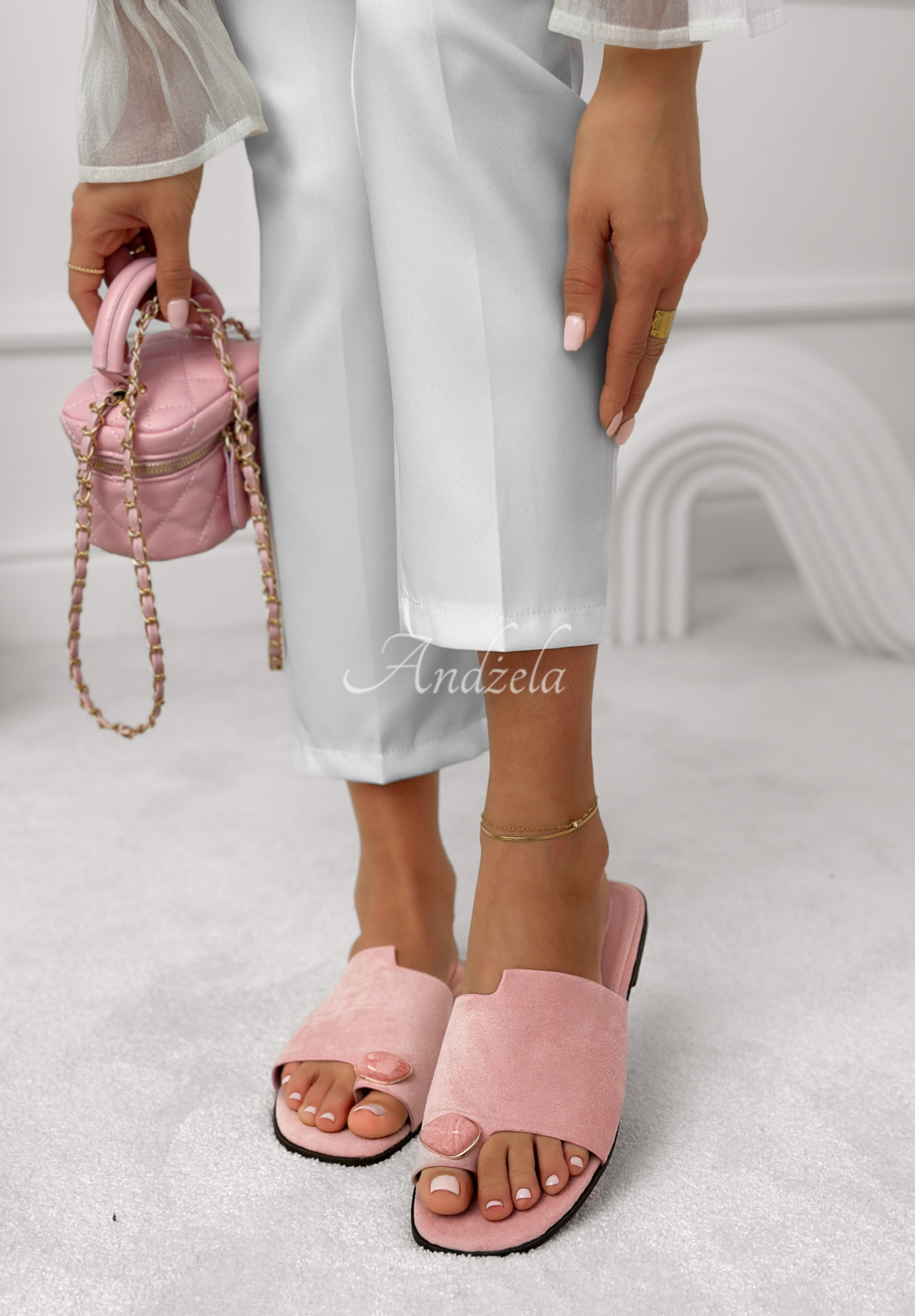 Wildleder-Pantoletten mit dekorativem Detail Morgana Puderrosa