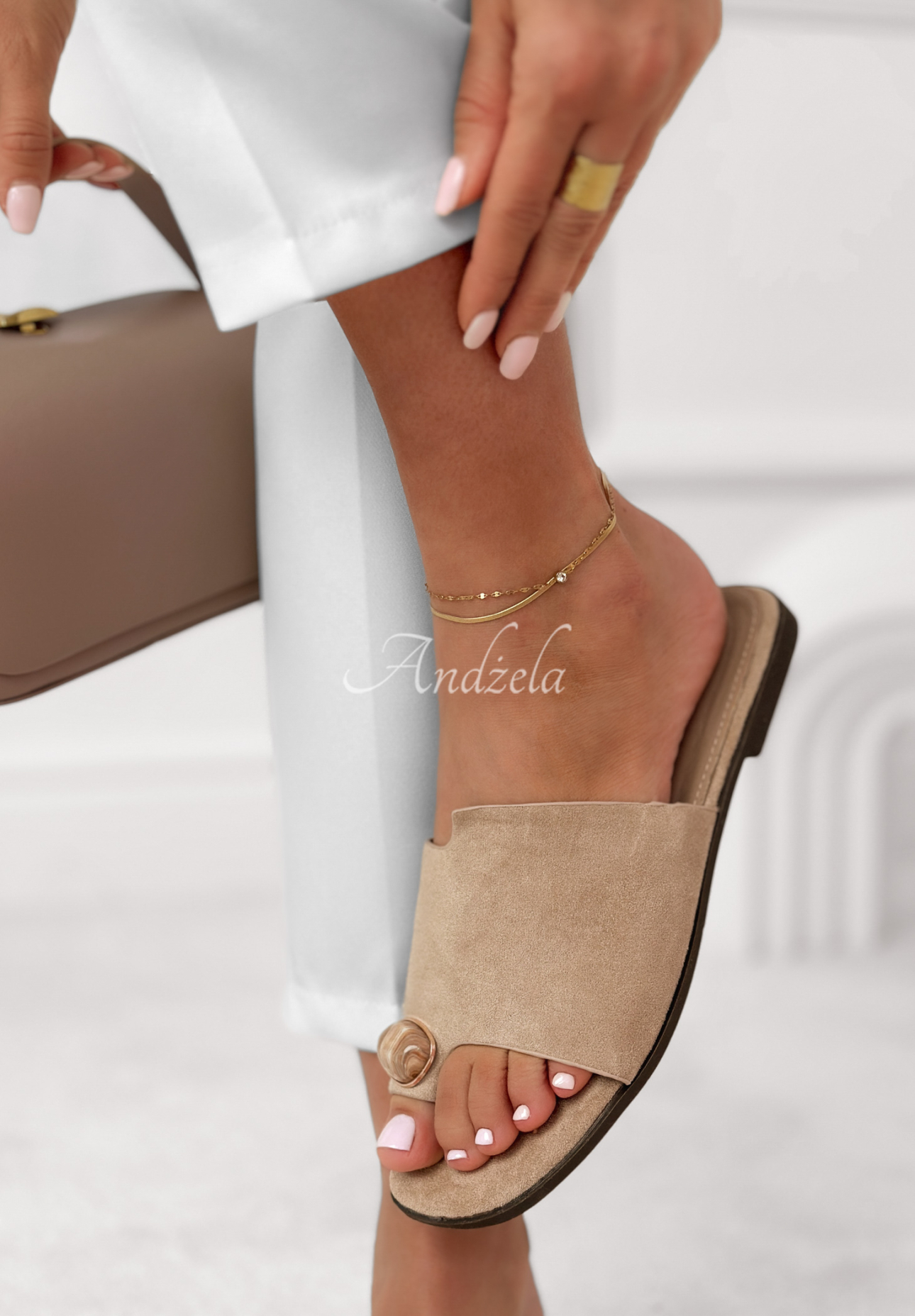 Wildleder-Pantoletten mit dekorativem Detail Morgana Beige
