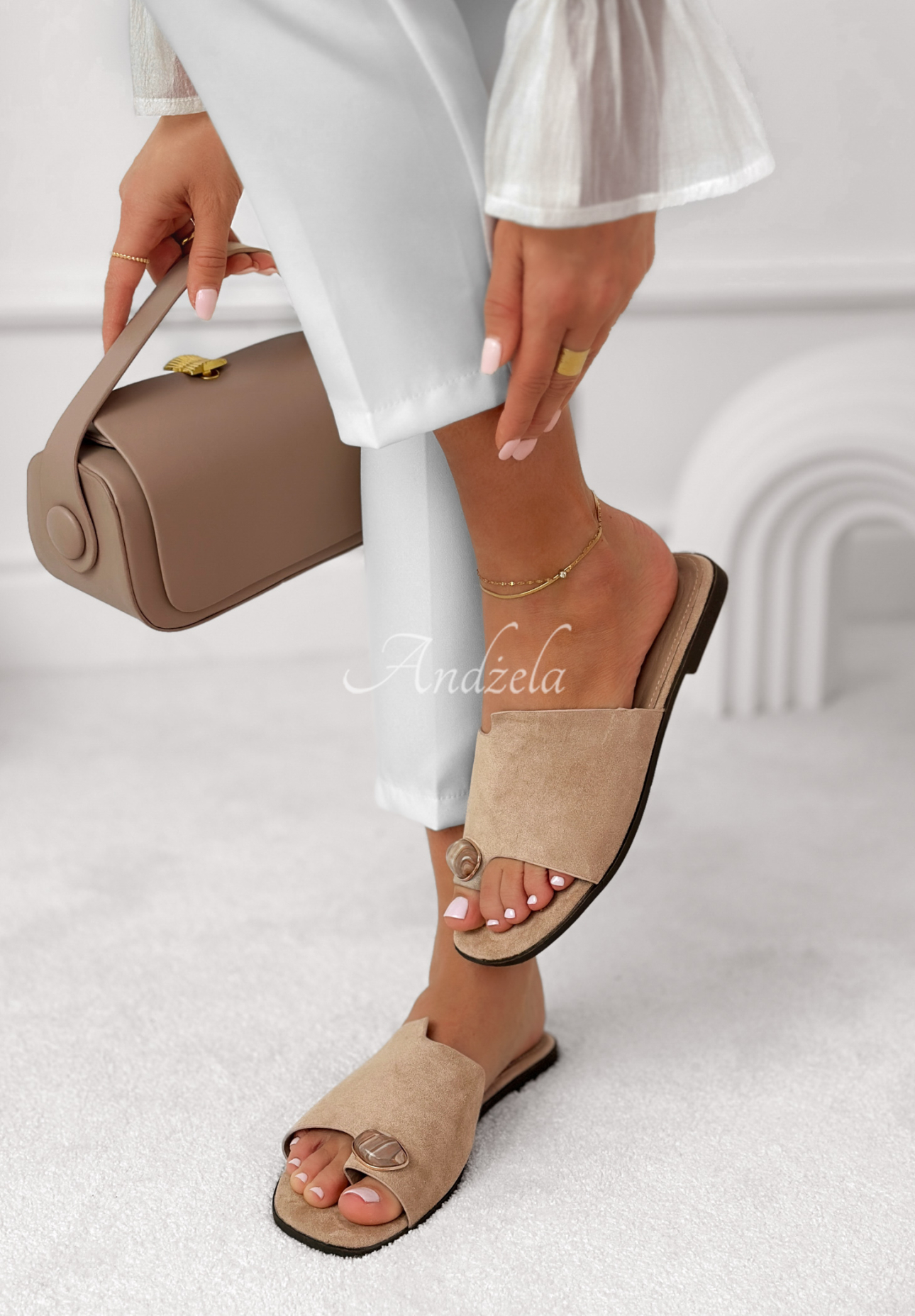 Wildleder-Pantoletten mit dekorativem Detail Morgana Beige