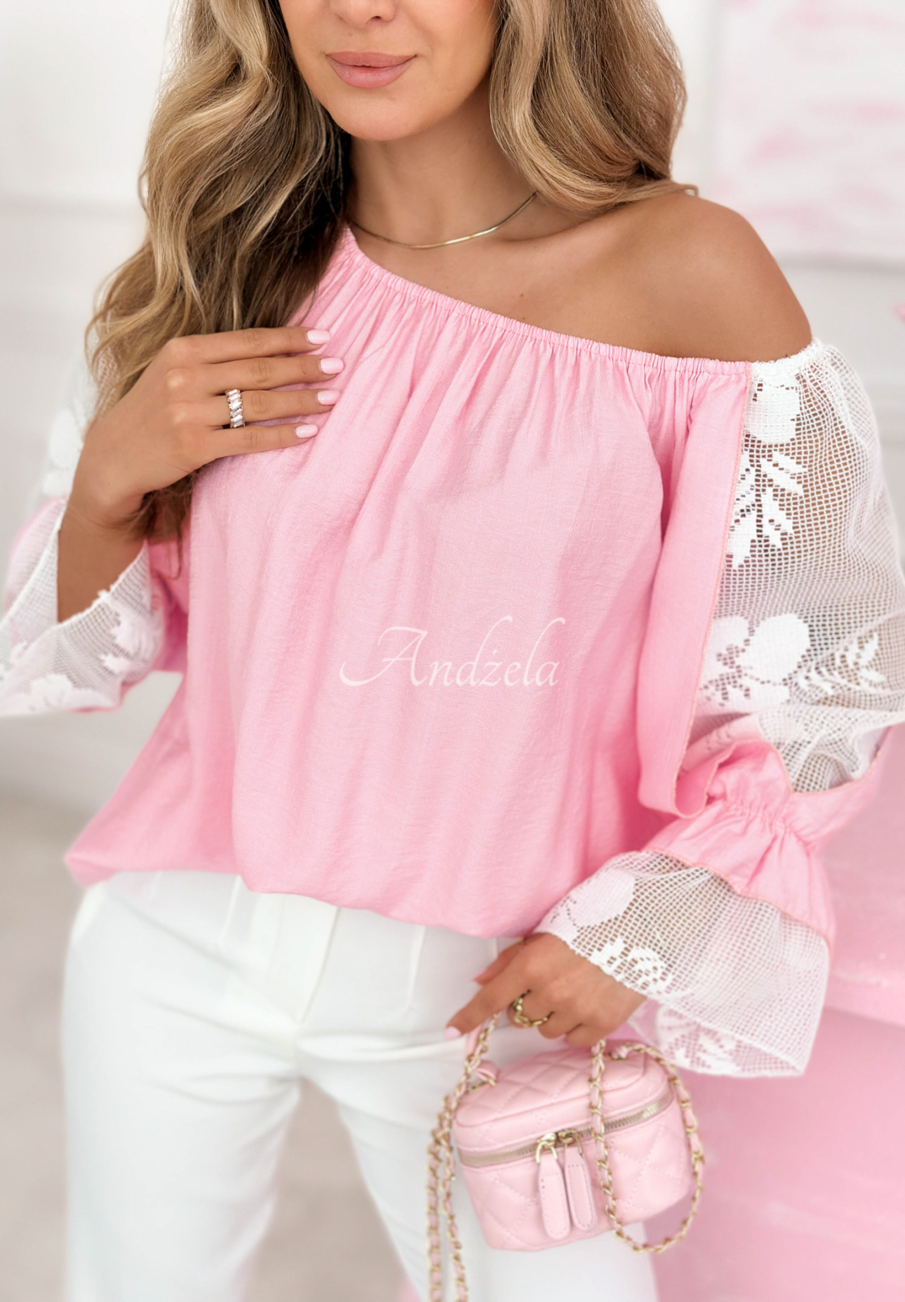 Viskose-Off-Shoulder Bluse mit Spitzenärmeln Estrella Rosa