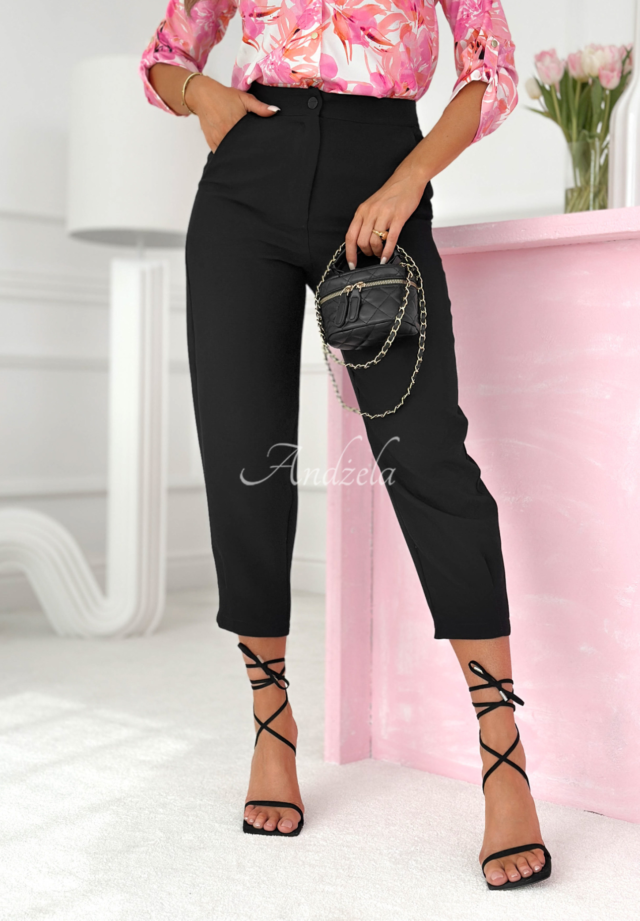 Elegant Laura black viscose cigarette pants