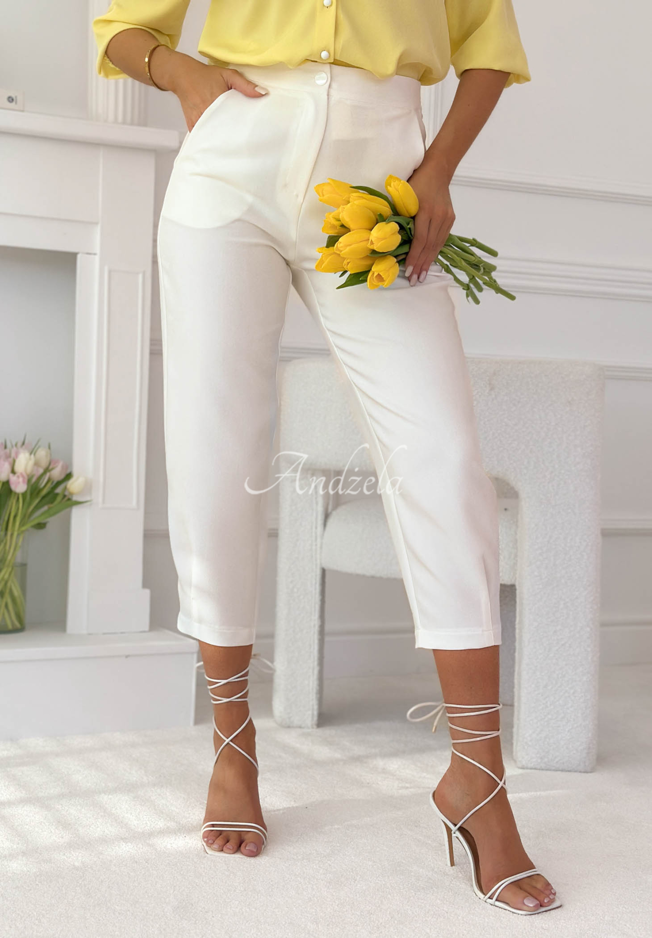 Elegant Laura ecru viscose cigarette pants