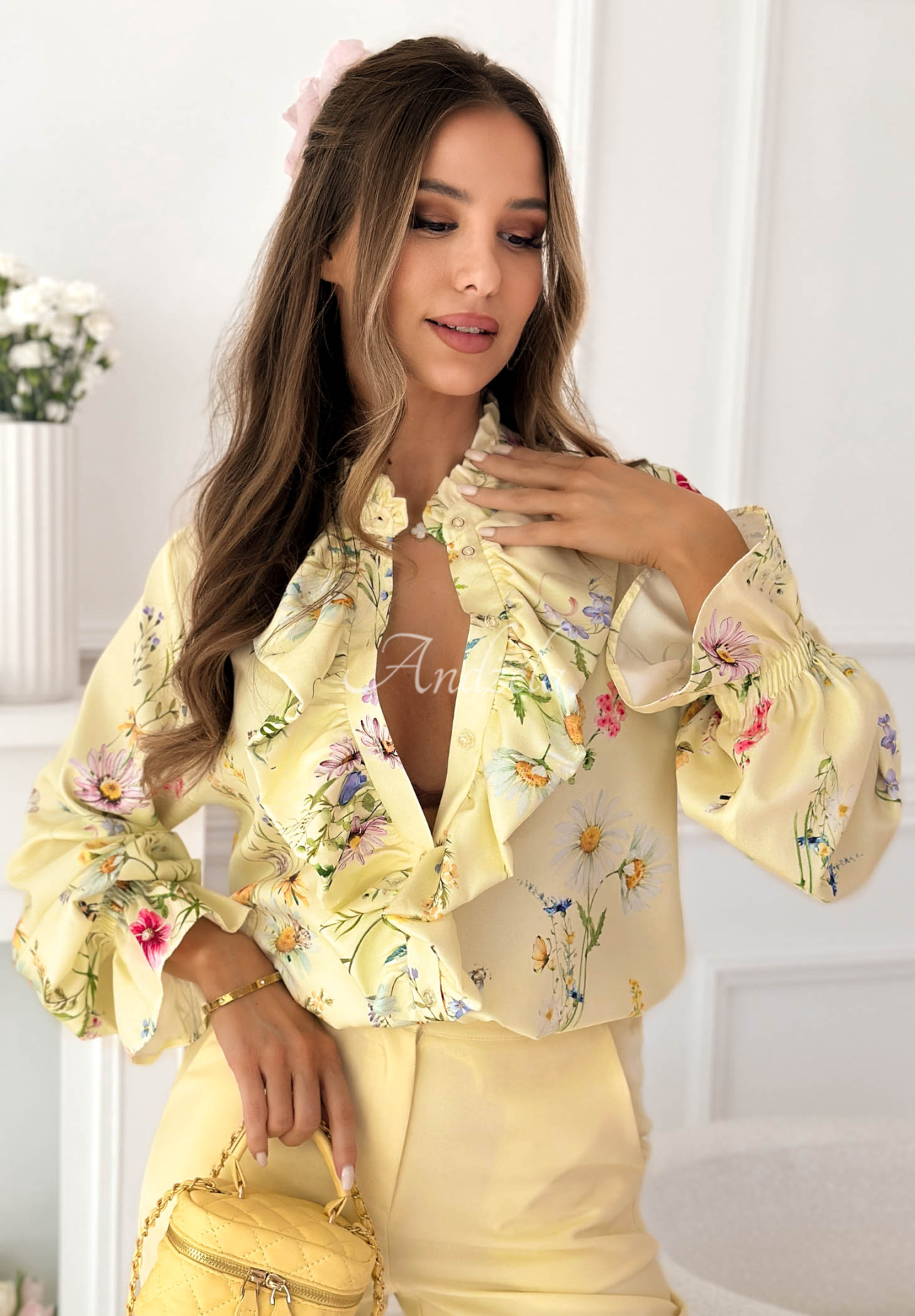 Viskosebluse mit Blumenmuster und Rüschen Miriam Pistaziengrün