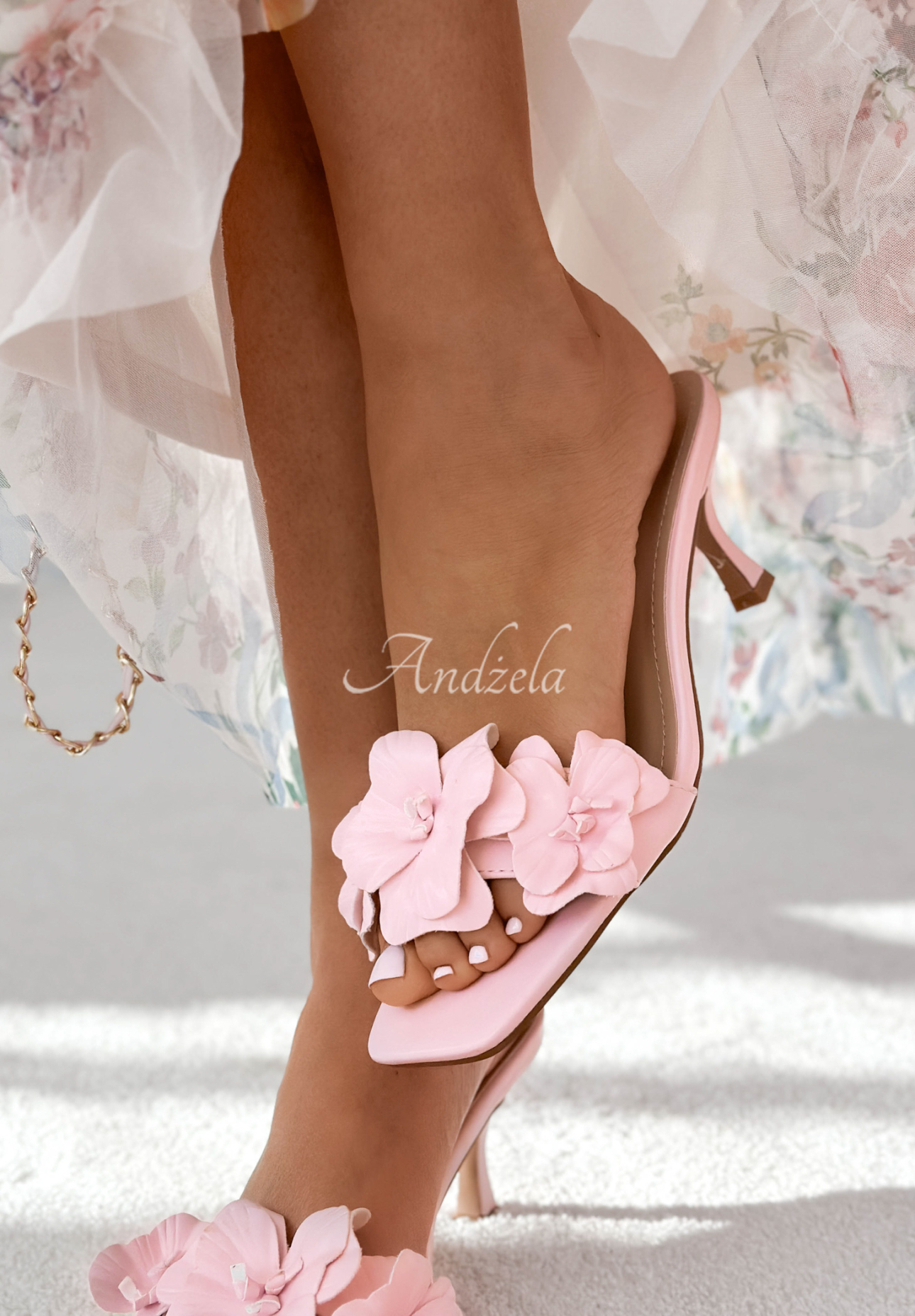 Leather high-heeled sandals with flowers Faina powder pink