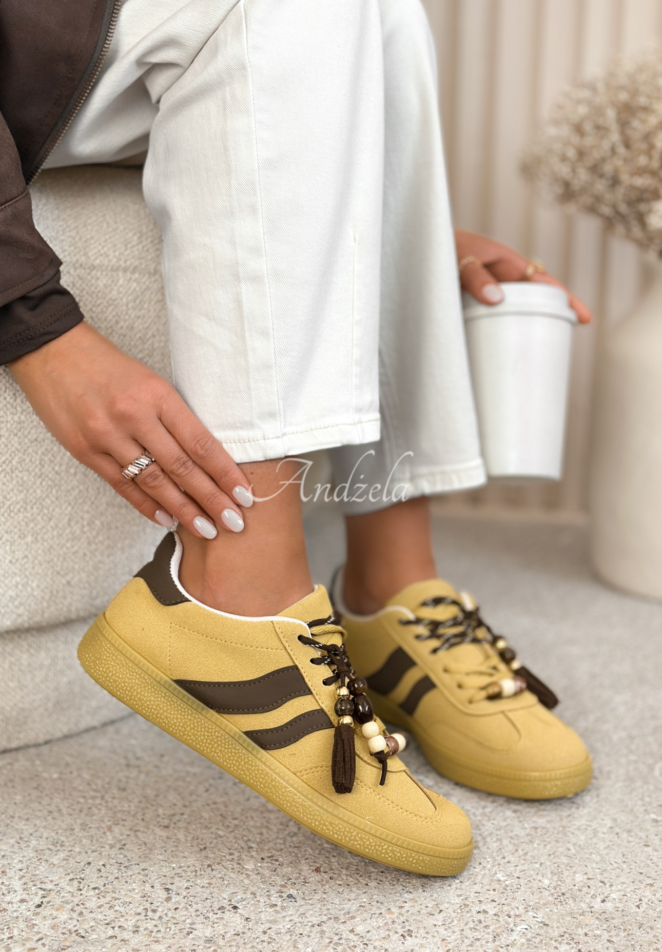 Sneakers mit Perlen und Schlüsselanhänger Chris Pistaziengrün