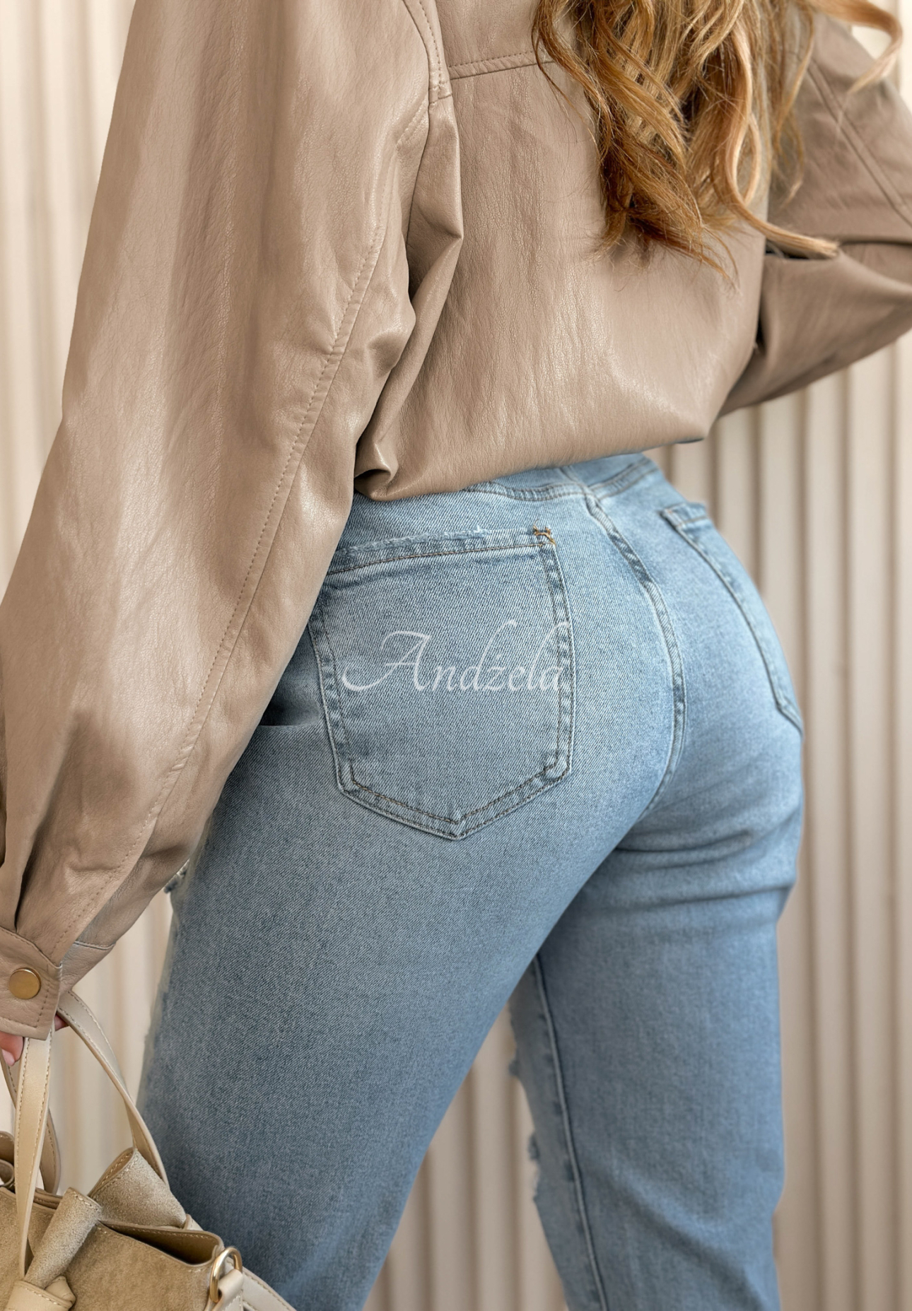 Mom-Jeans mit Abschürfungen Alfie Blau