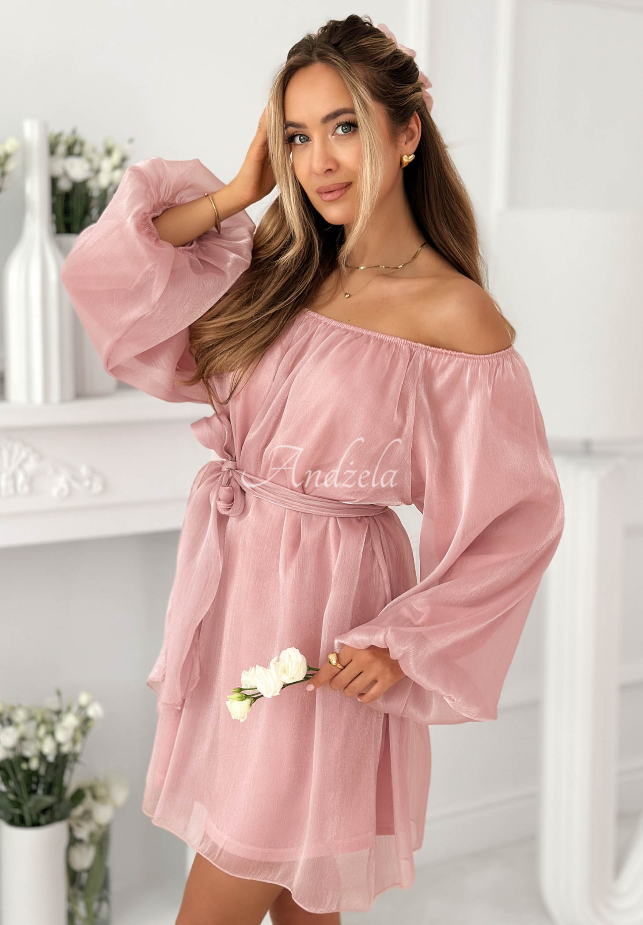 Chiffon Off-Shoulder-Kleid mit Puffärmeln Persephone Puderrosa