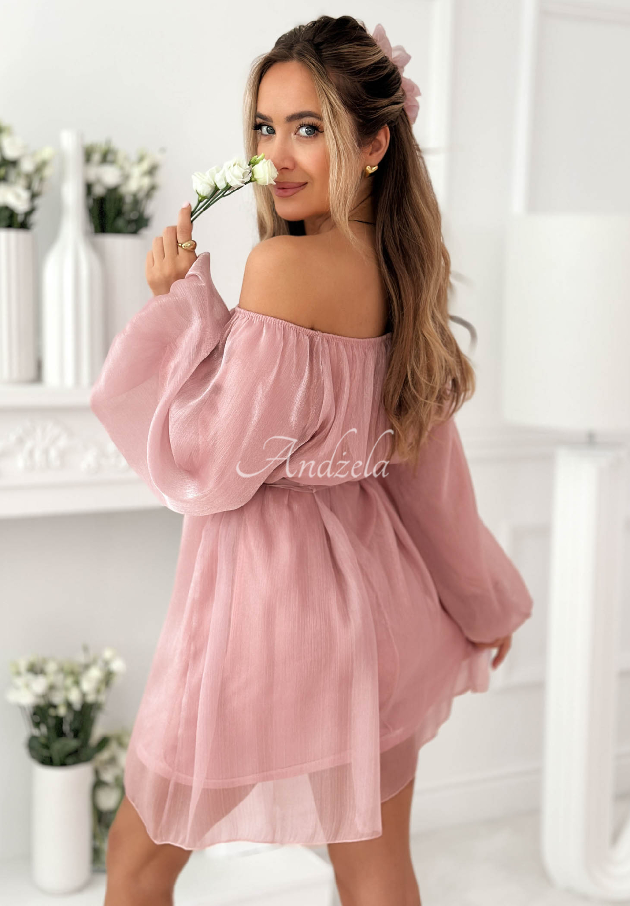 Chiffon Off-Shoulder-Kleid mit Puffärmeln Persephone Puderrosa