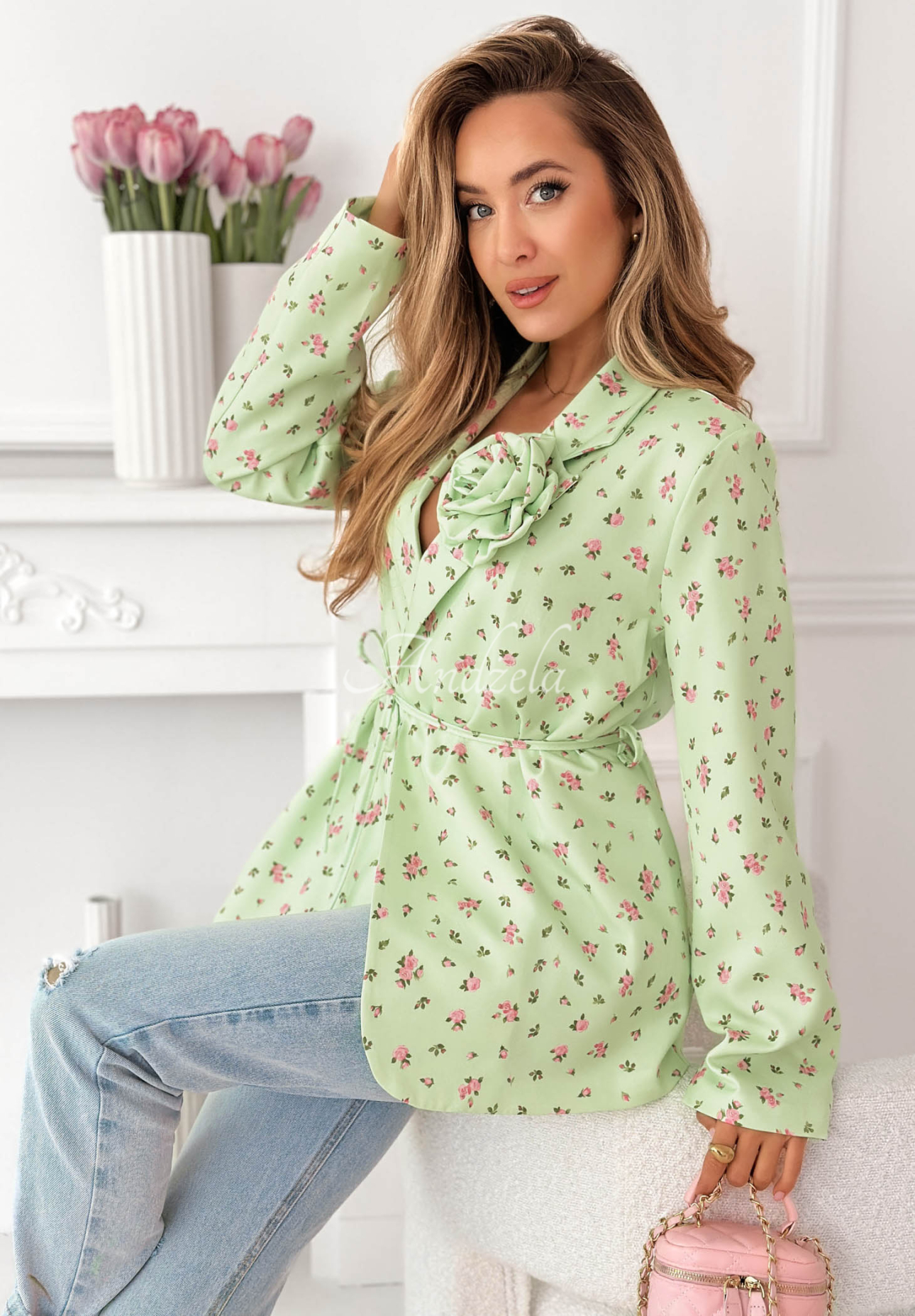 Blazer mit Blumenmuster, Gürtel und Rose Macarena Pistaziengrün
