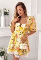 Kwiecista Kleid z bufkami i koronką Clementine Gelb