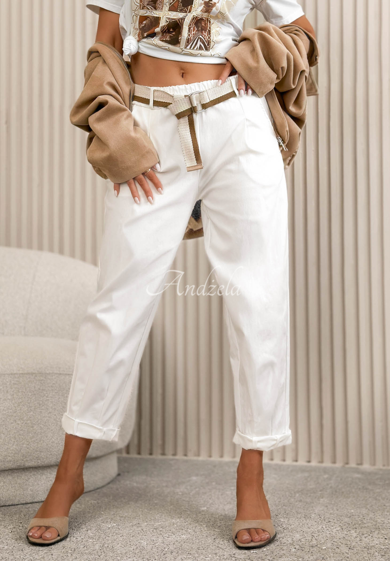 Mom-Fit Viskosehose mit Gürtel Riviera Escape Ecru