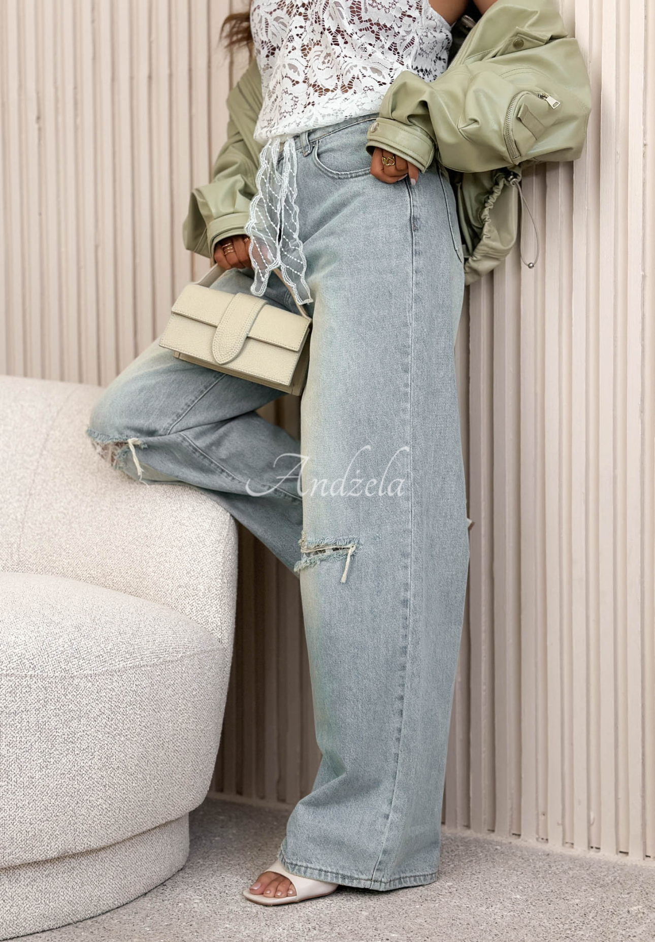 Jeanshose mit weitem Bein und Spitzengürtel Gabrielle Hellblau