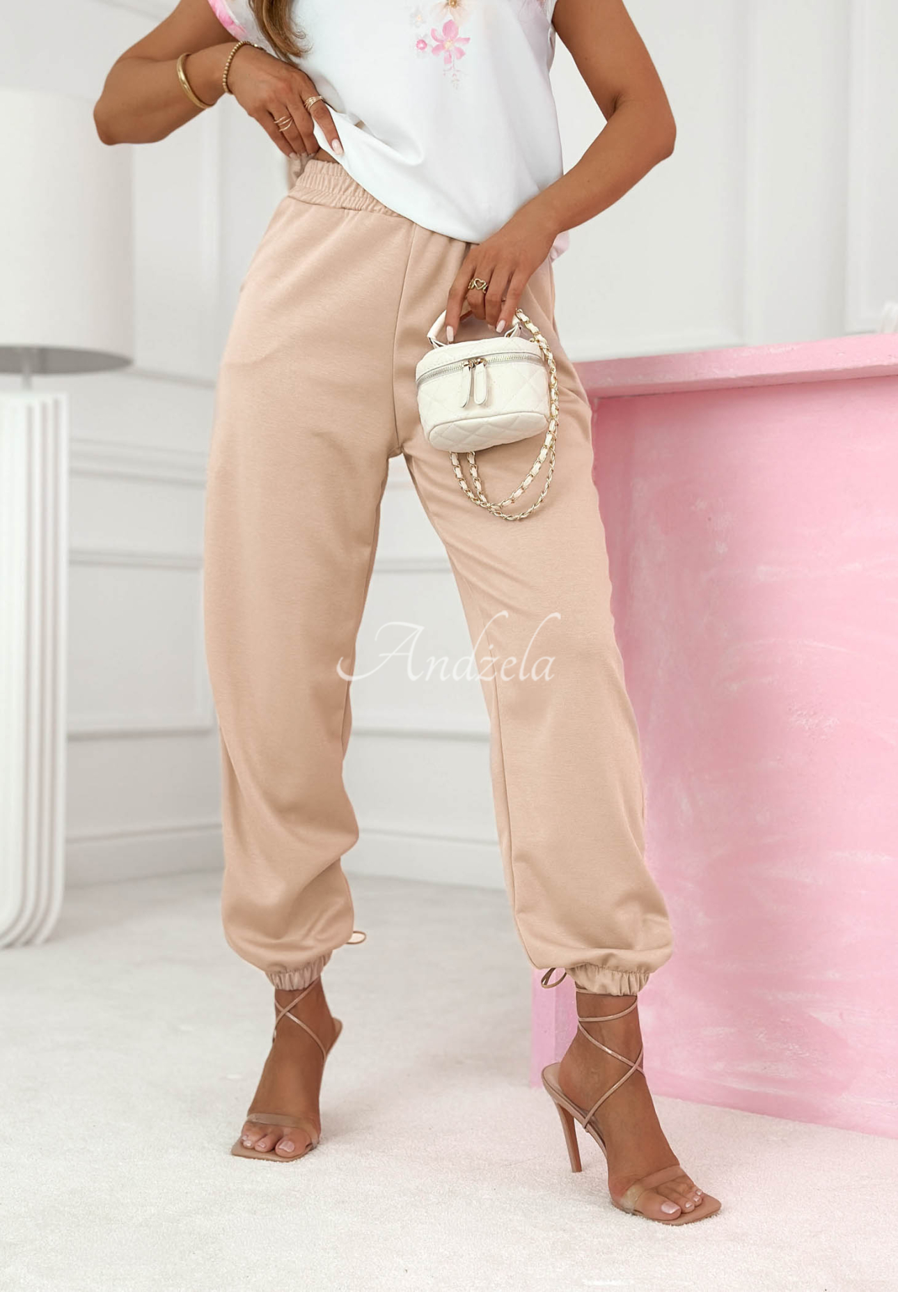 Ein geblümtes Set Bluse und Hose aus Viskose Evela Beige